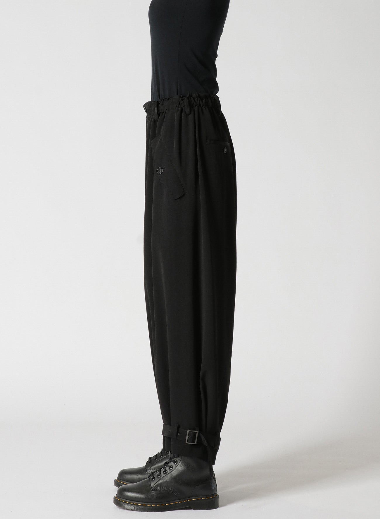 GATHERED HEM-BELTED PANTS