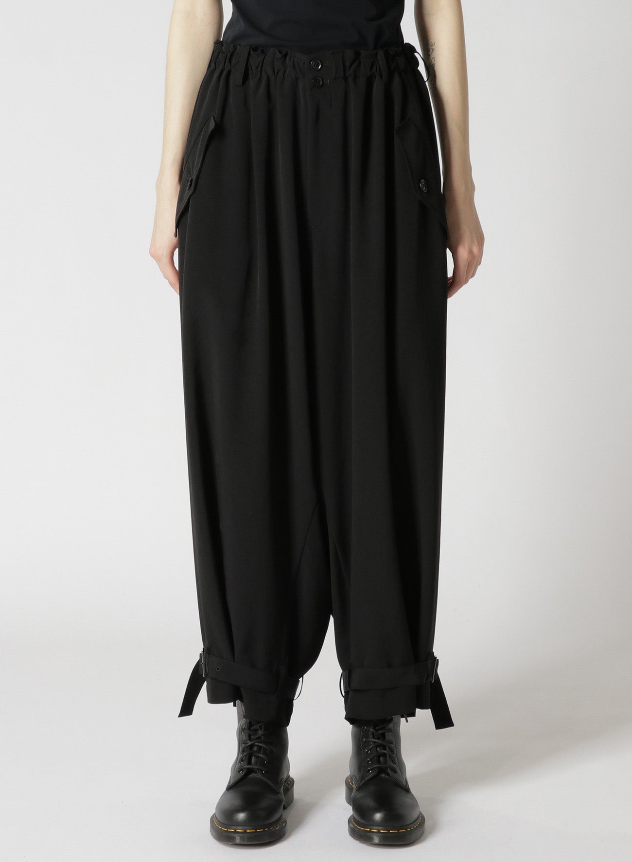 GATHERED HEM-BELTED PANTS