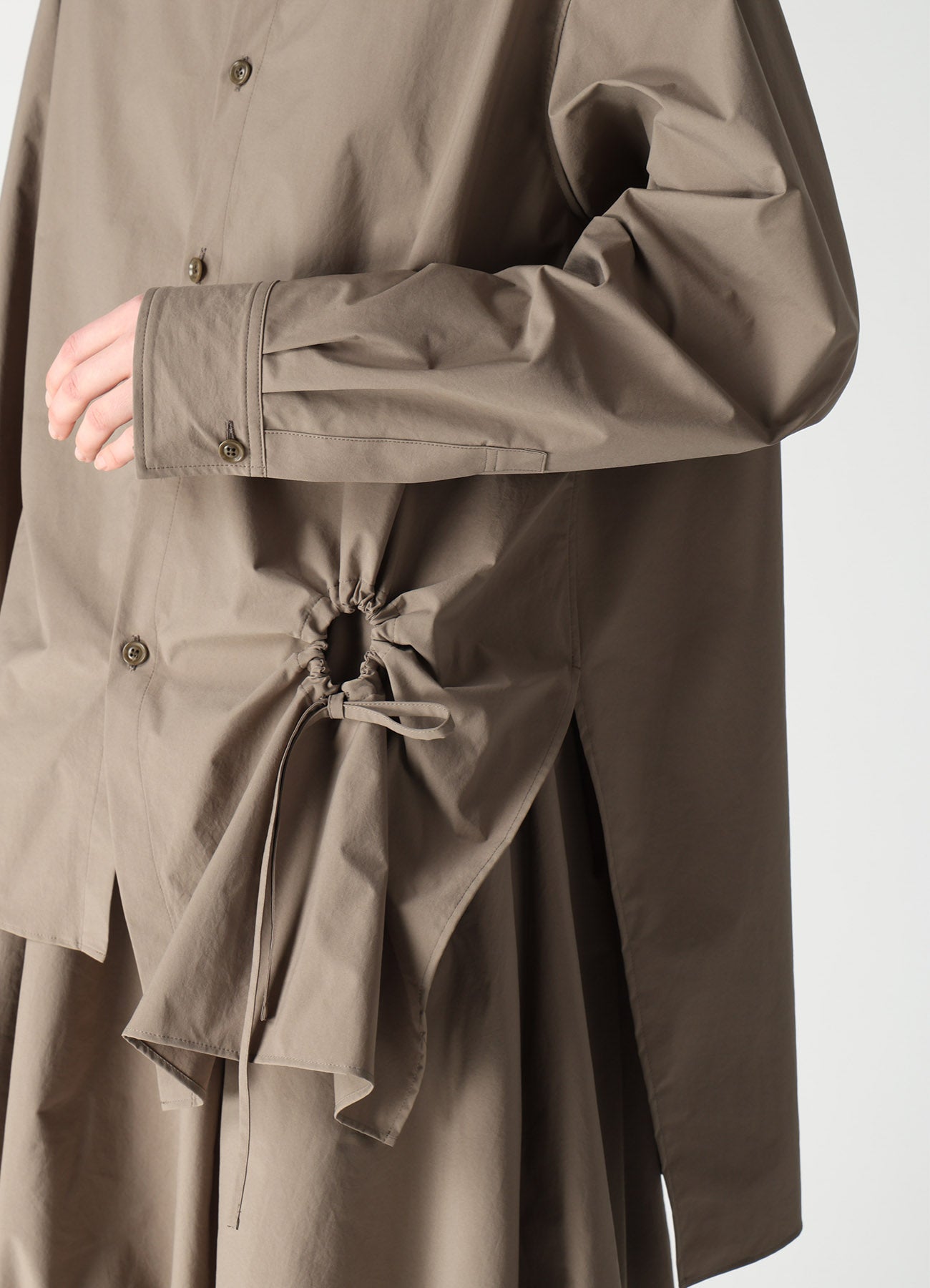 POLYESTER TYPEWRITER CIRCLE GATHER BLOUSE