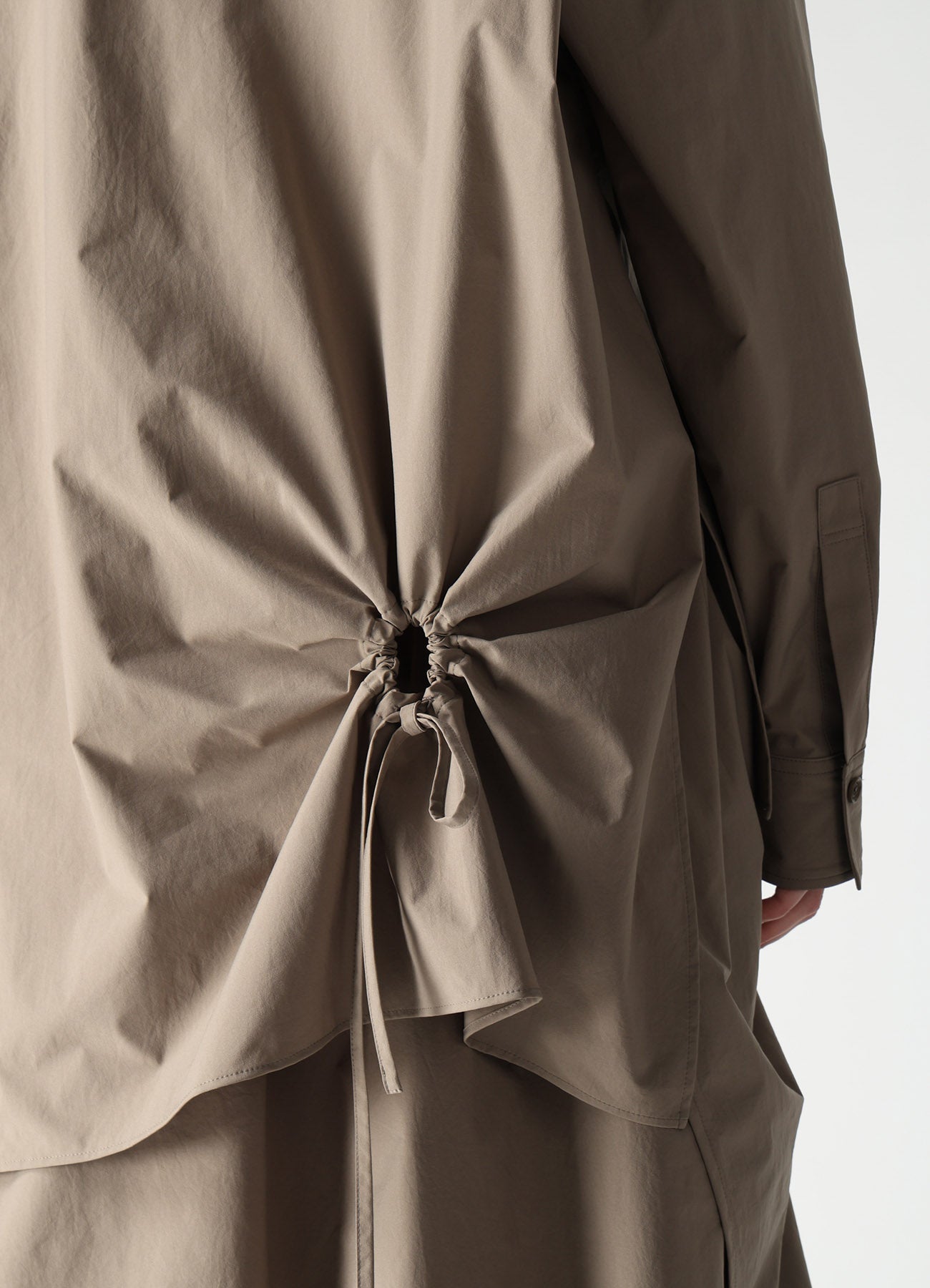 POLYESTER TYPEWRITER CIRCLE GATHER BLOUSE
