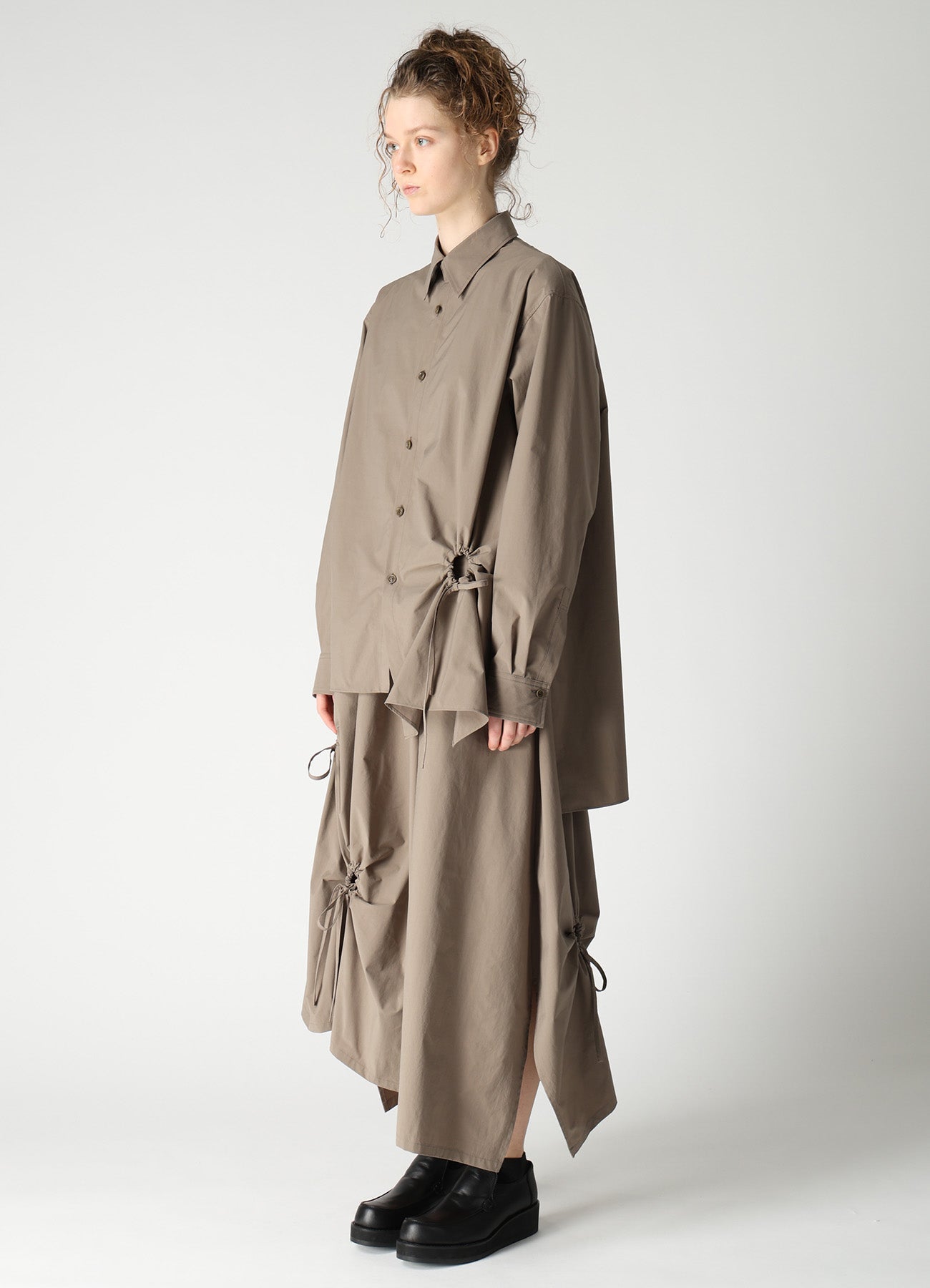 POLYESTER TYPEWRITER CIRCLE GATHER BLOUSE