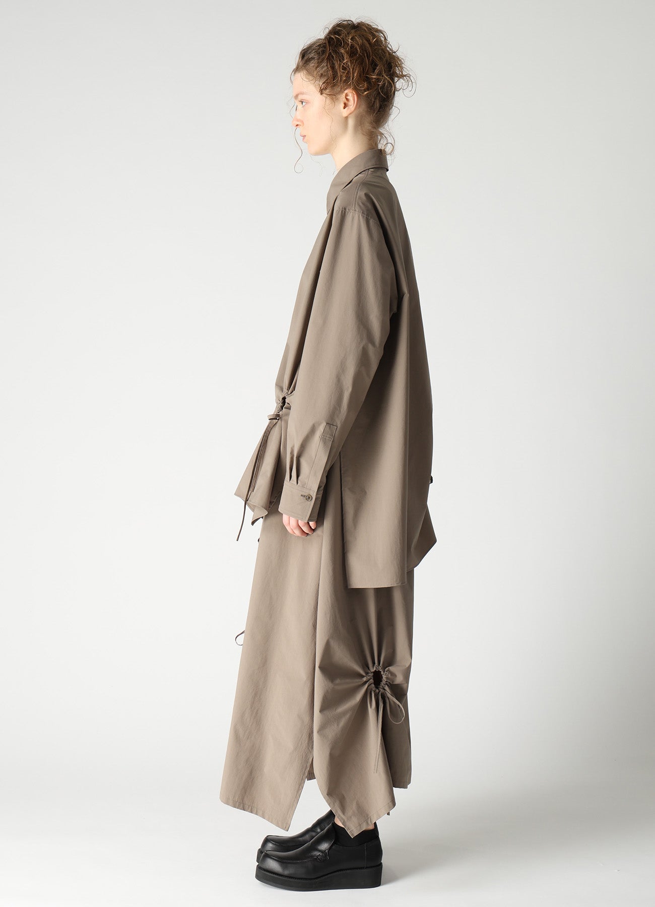 POLYESTER TYPEWRITER CIRCLE GATHER BLOUSE