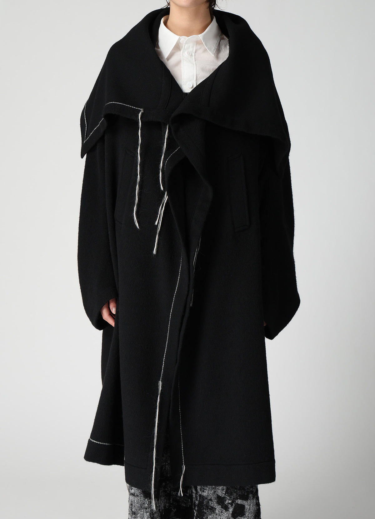 LIGHT SHAGGY BIG STITCH CAPE COAT