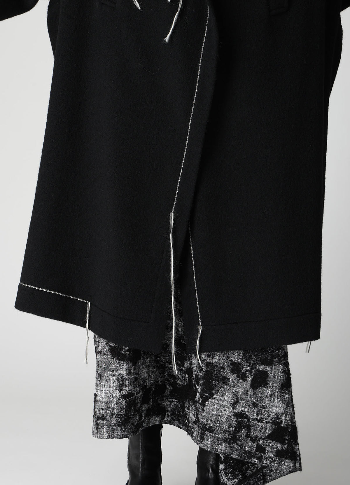 LIGHT SHAGGY BIG STITCH CAPE COAT