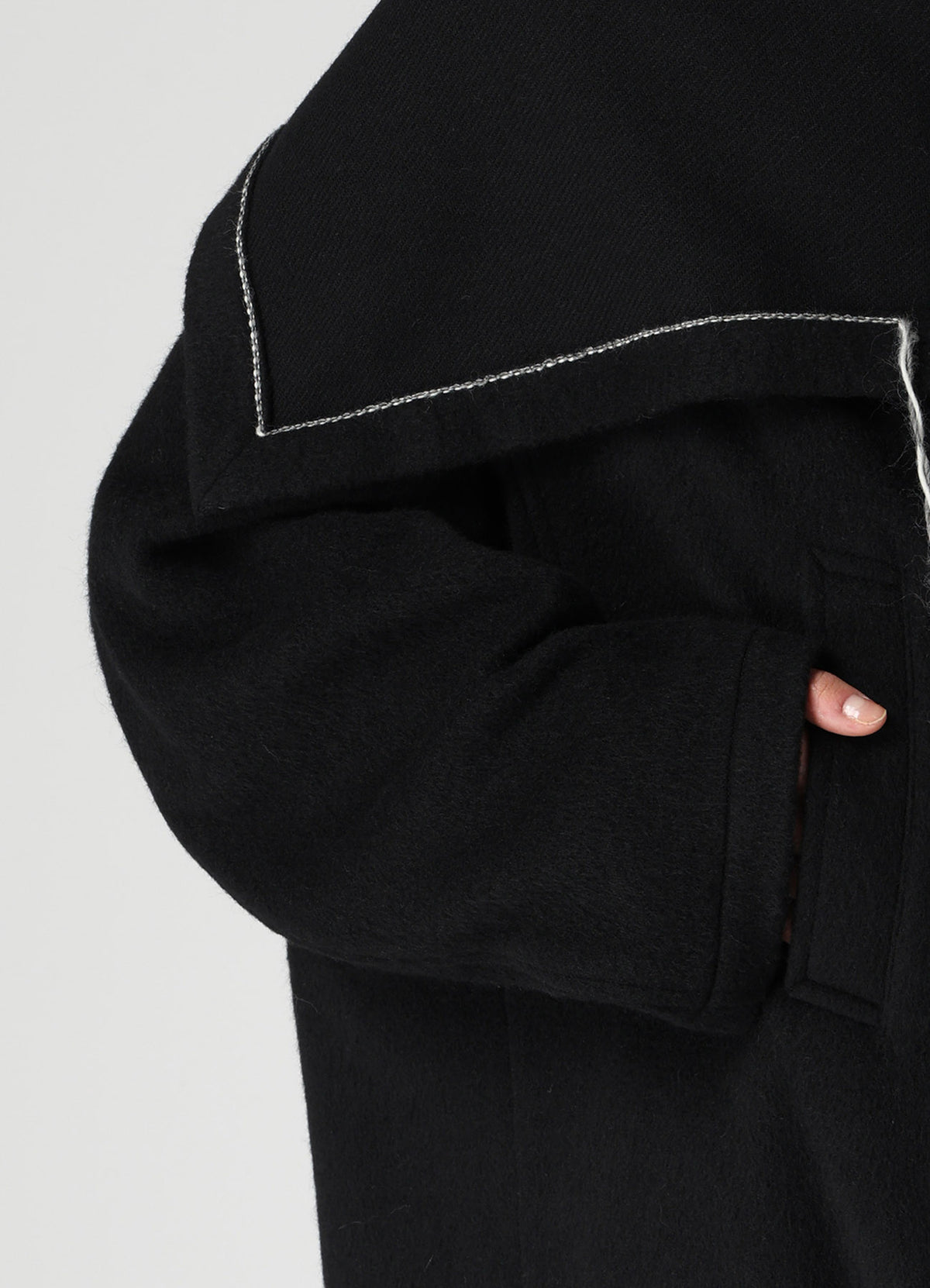 LIGHT SHAGGY BIG STITCH CAPE COAT