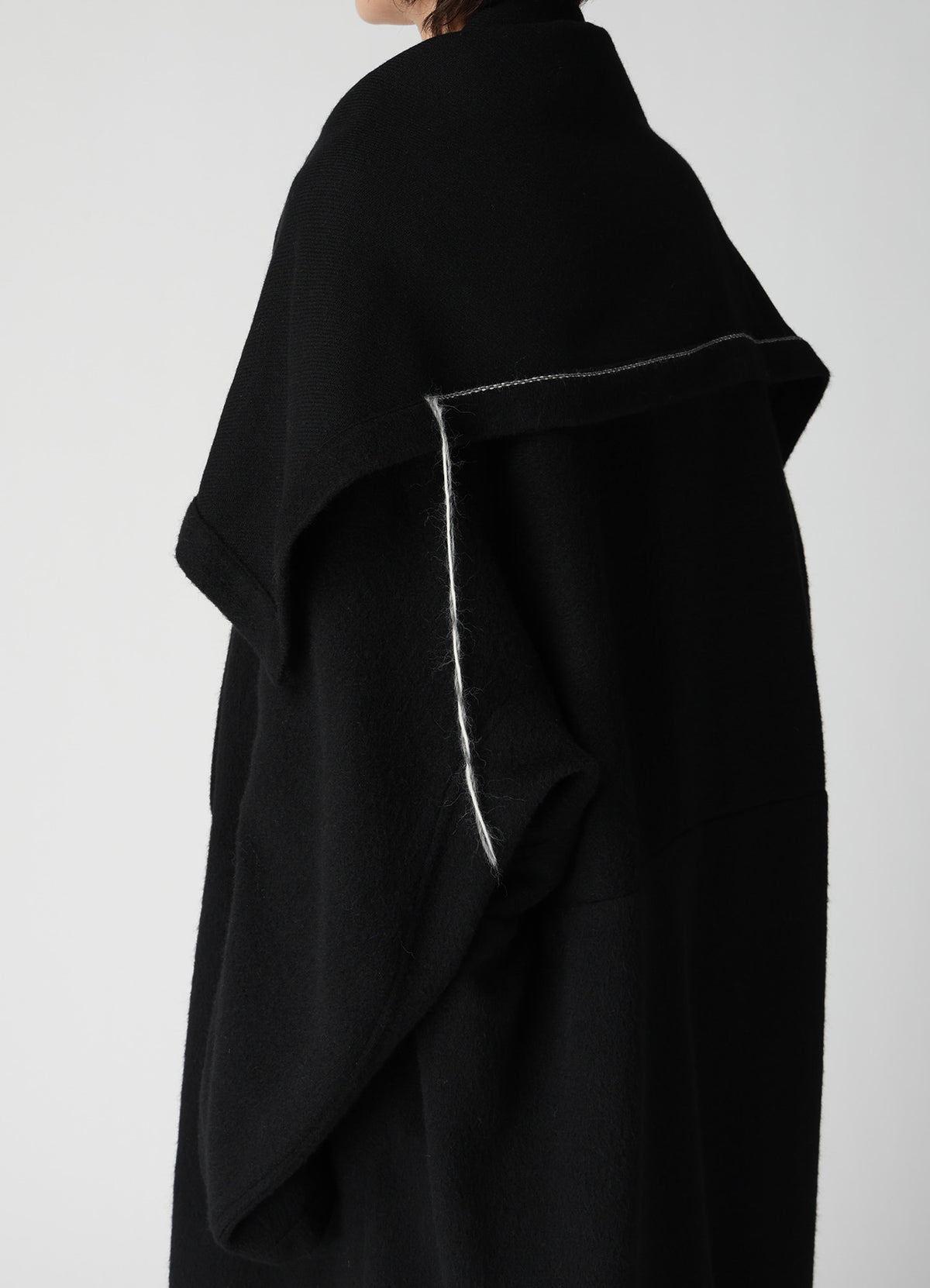 LIGHT SHAGGY BIG STITCH CAPE COAT