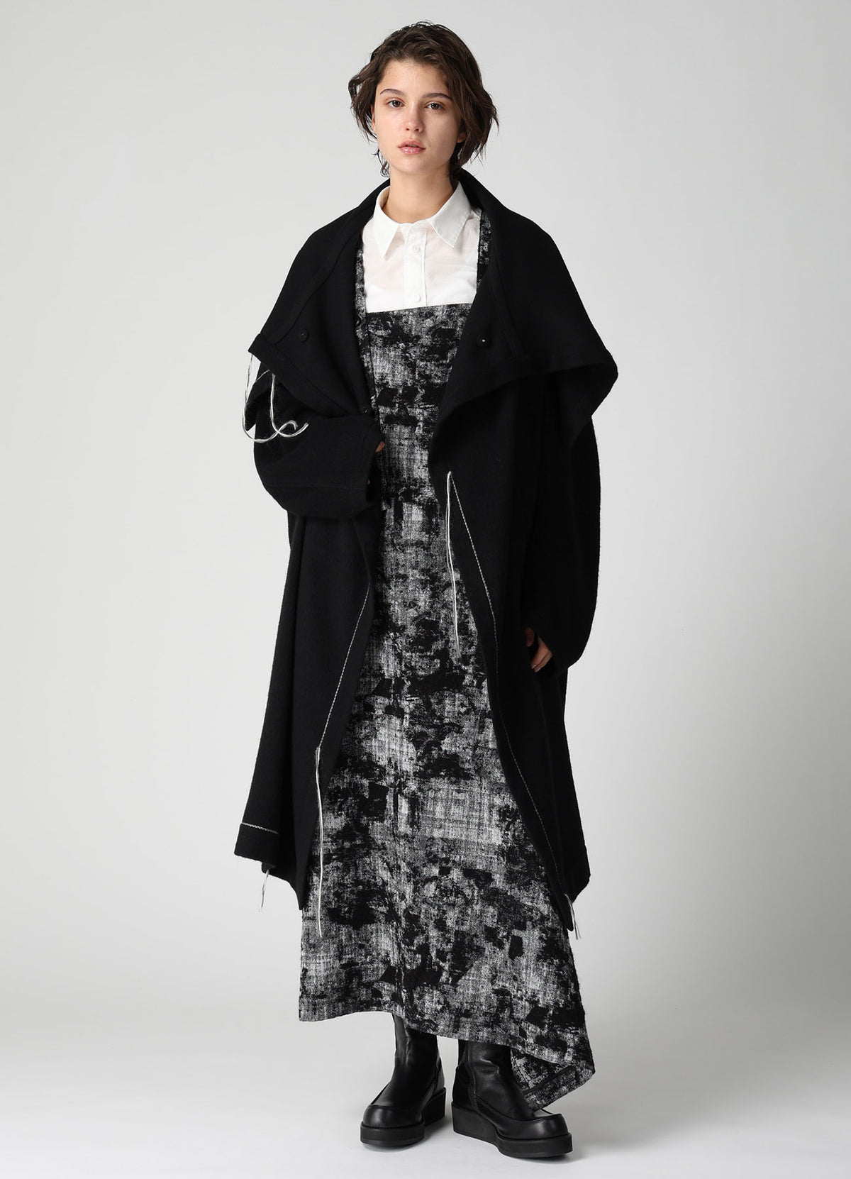 LIGHT SHAGGY BIG STITCH CAPE COAT