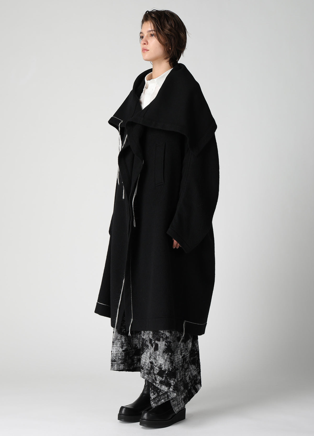 LIGHT SHAGGY BIG STITCH CAPE COAT