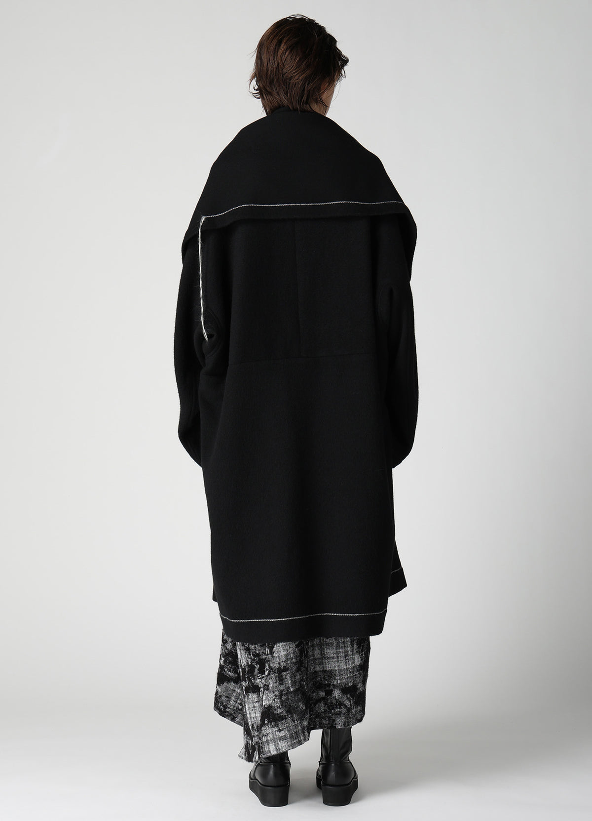 LIGHT SHAGGY BIG STITCH CAPE COAT