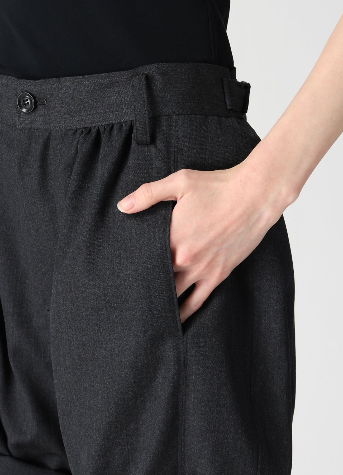 WOOL GABARDINE BALLOON SHORT PANTS