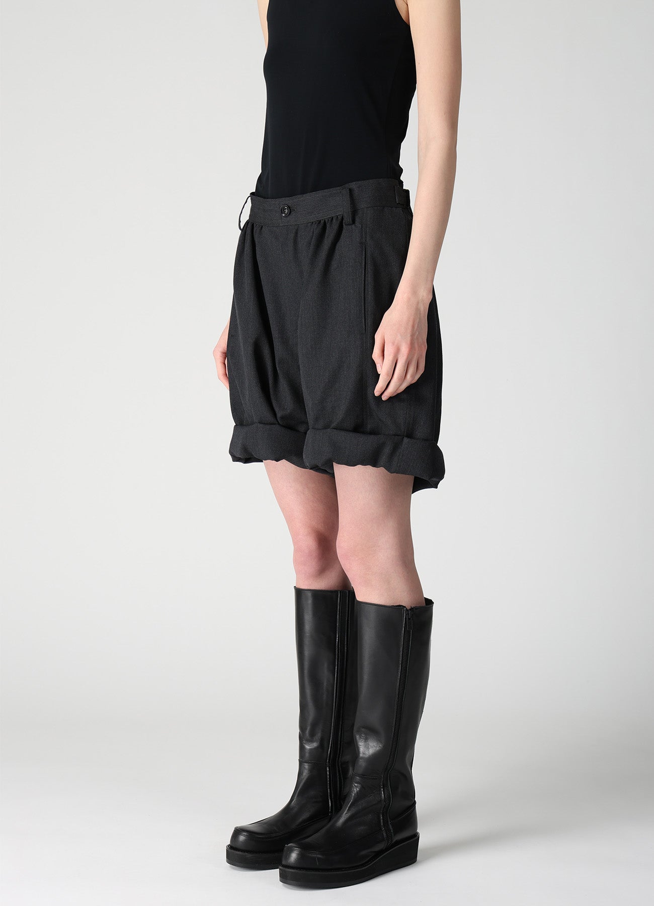 WOOL GABARDINE BALLOON SHORT PANTS