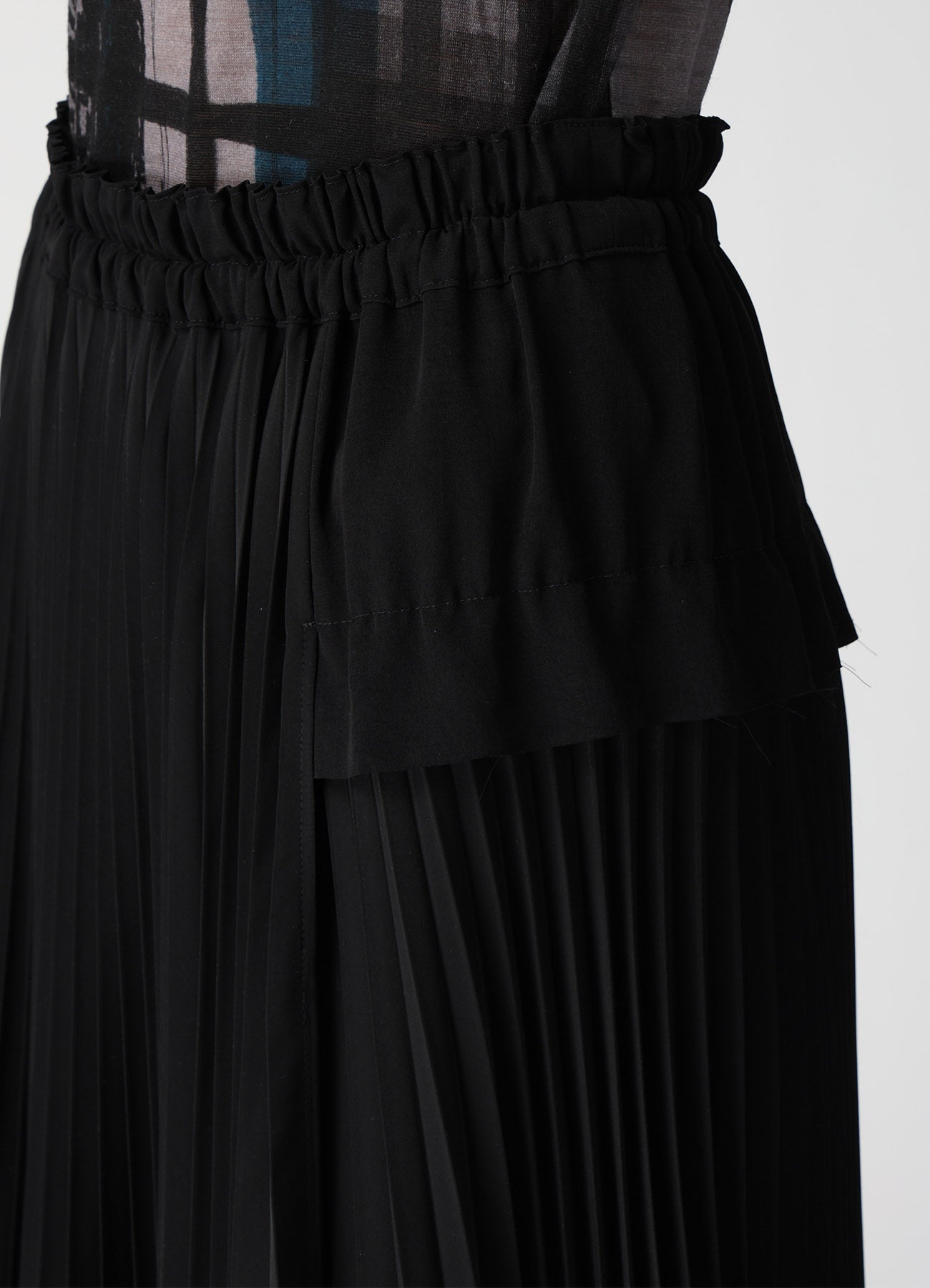 POLYESTER CREPE DE CHINE PLEATED SKIRT