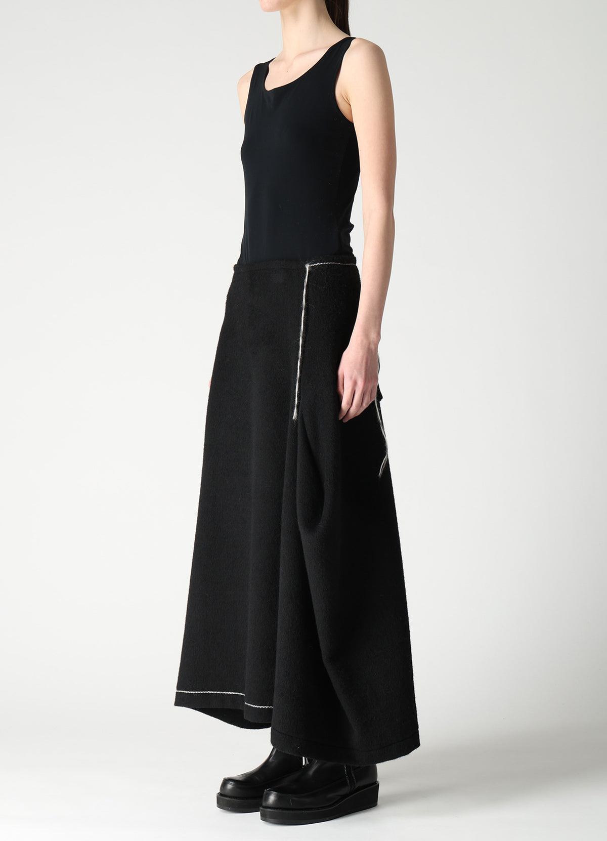 LIGHT SHAGGY BIG STITCH FLARE SKIRT