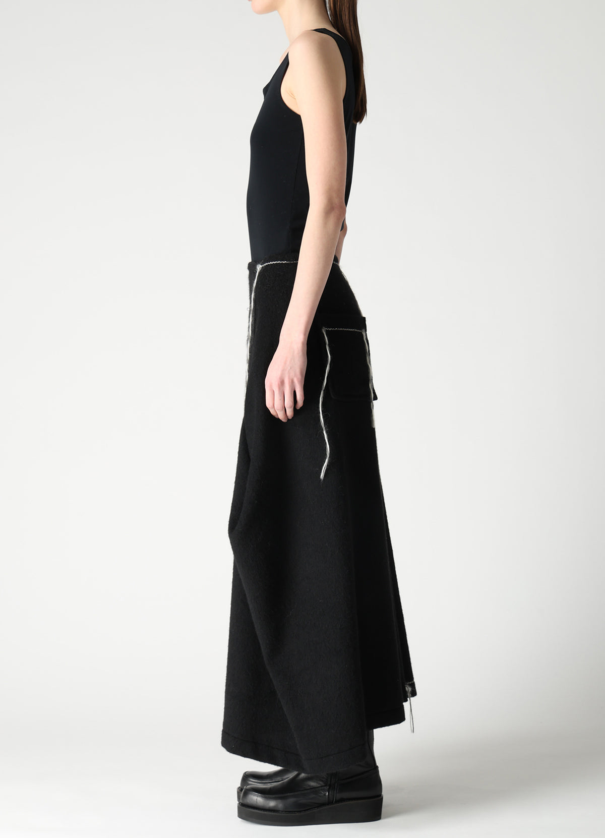 LIGHT SHAGGY BIG STITCH FLARE SKIRT