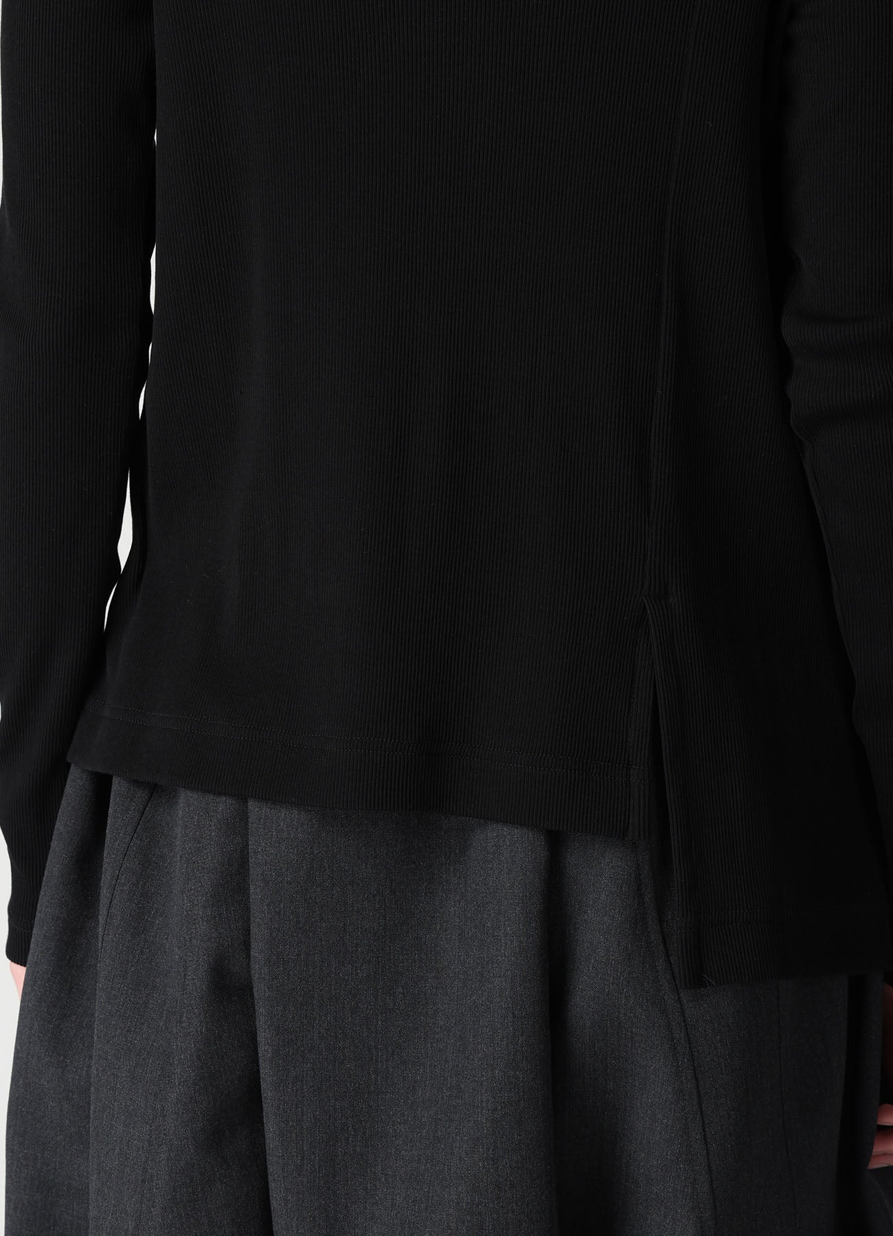 RIB PANEL SHORT HIGH NECK T-SHIRT