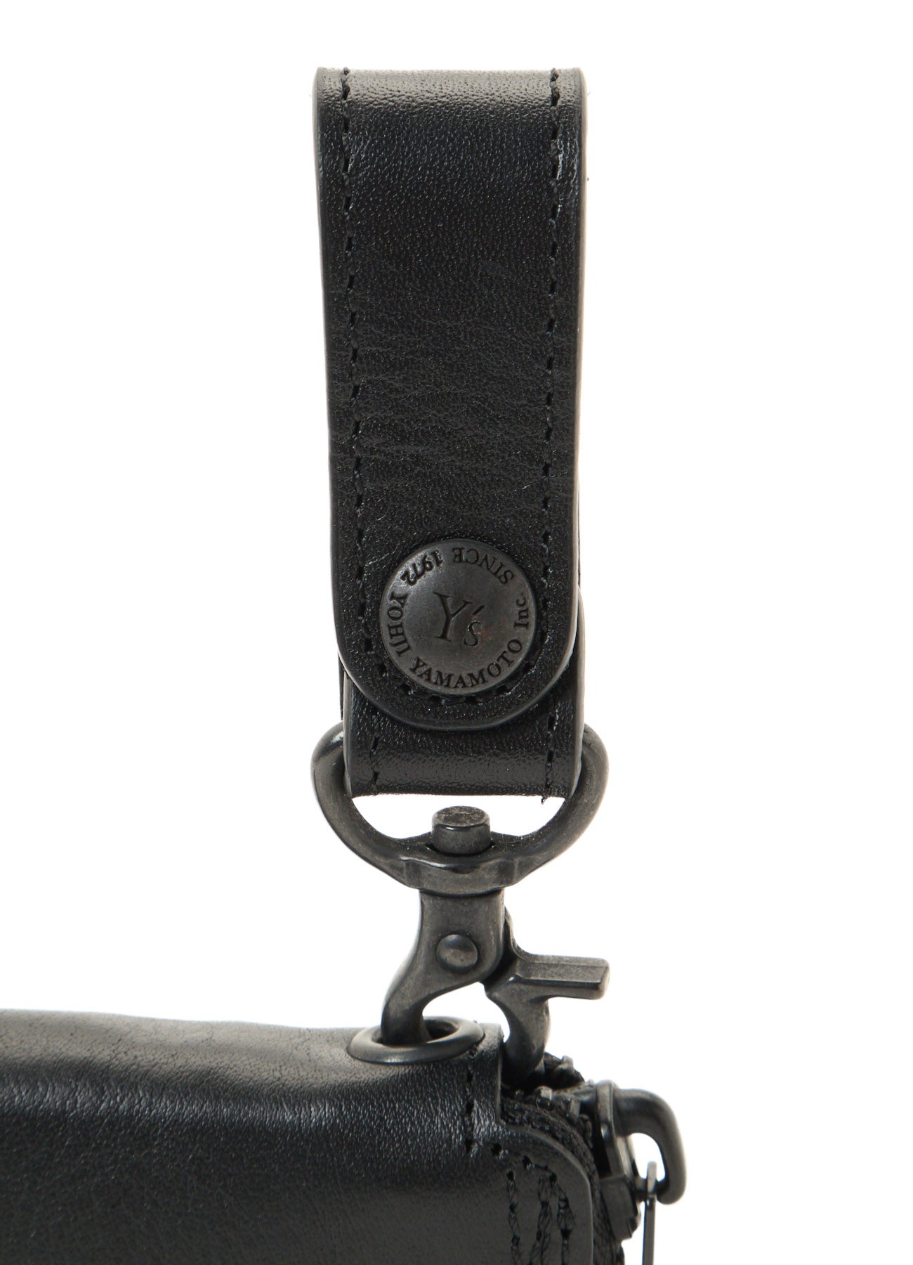 SEMI MATTE LEATHER RANDOM STITCH KEY CASE