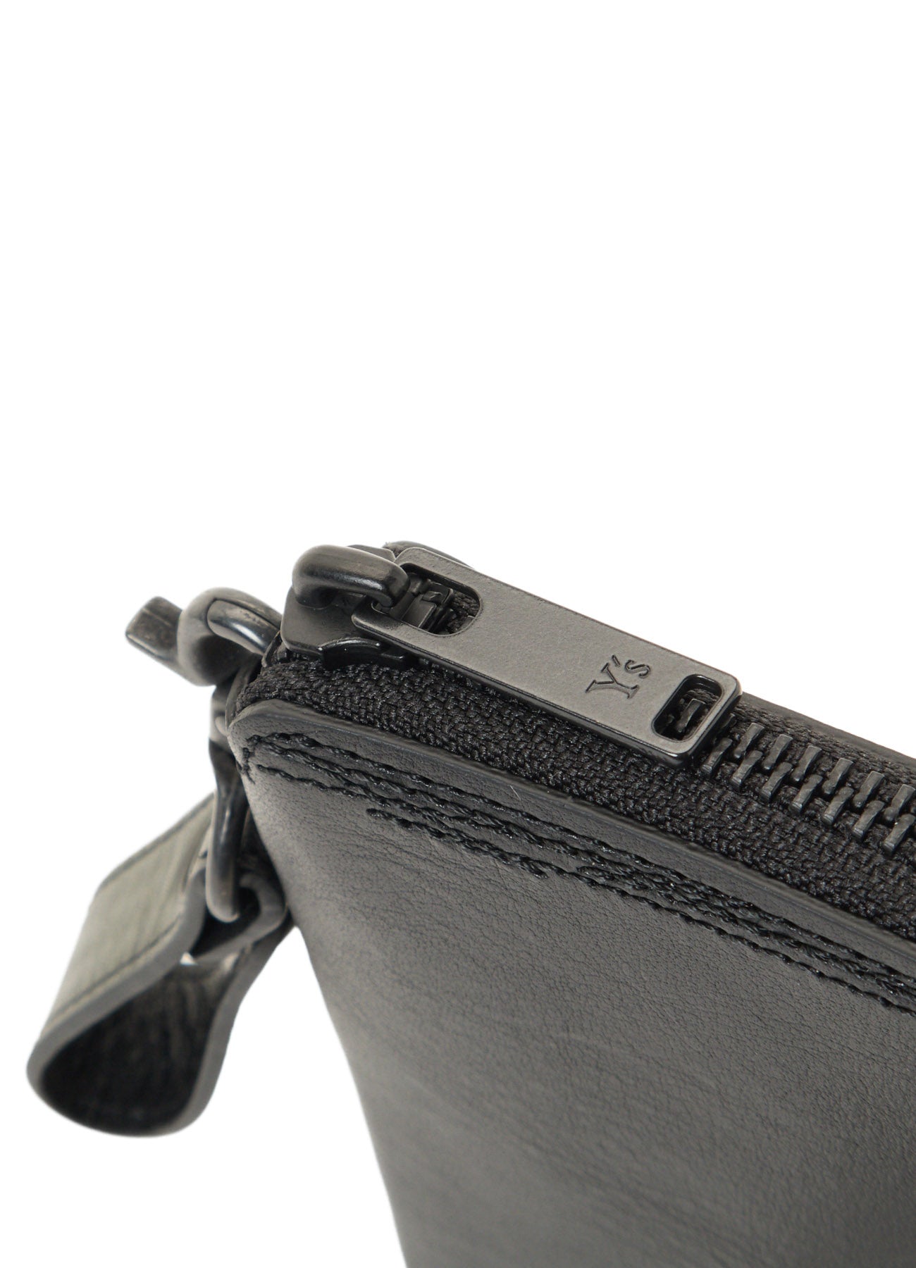 SEMI MATTE LEATHER RANDOM STITCH KEY CASE