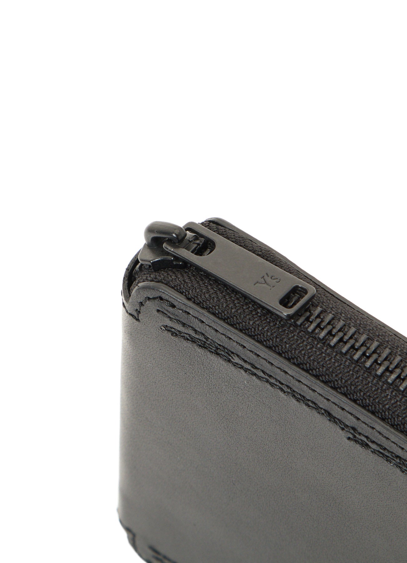 SEMI MATTE LEATHER RANDOM STITCH TRI-FOLD WALLET