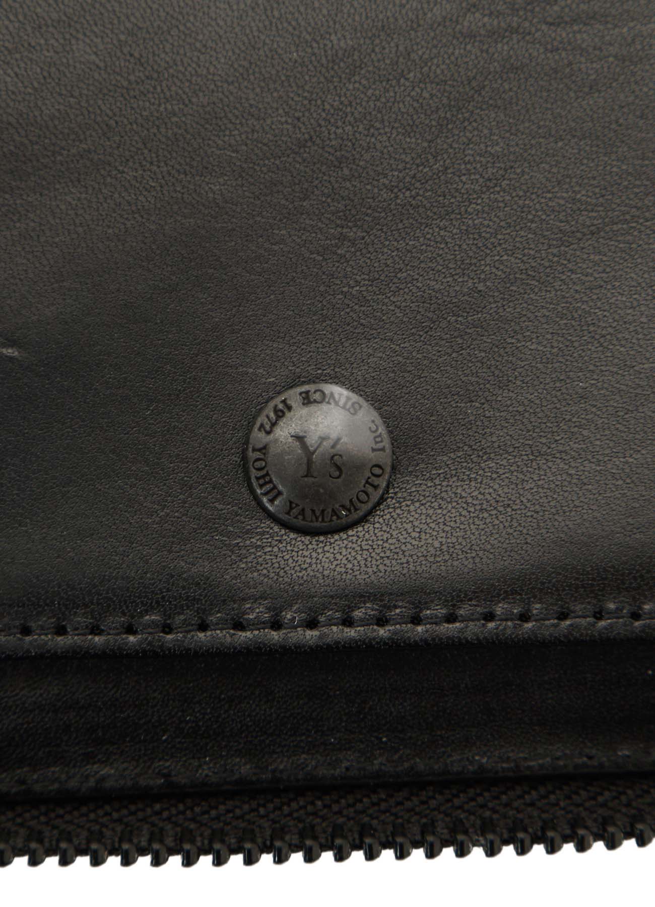 SEMI MATTE LEATHER RANDOM STITCH TRI-FOLD WALLET