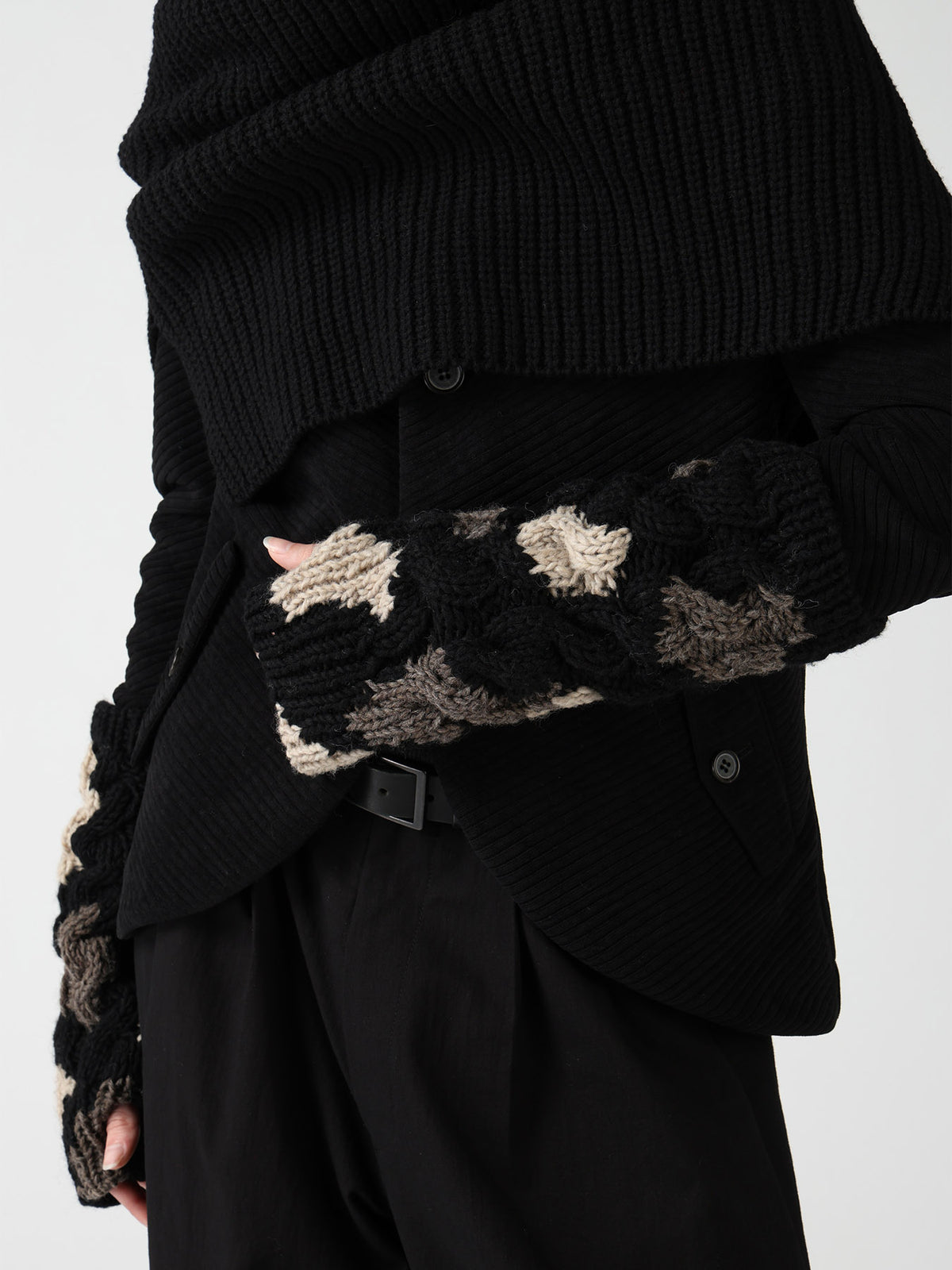 ANIMAL PATTERN HAND-KNIT ARM WARMER