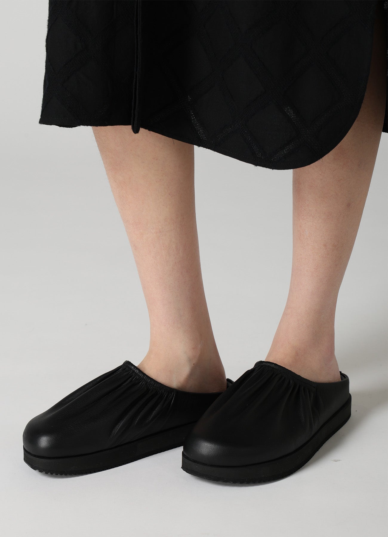 COW LEATHER GATHERED SANDAL