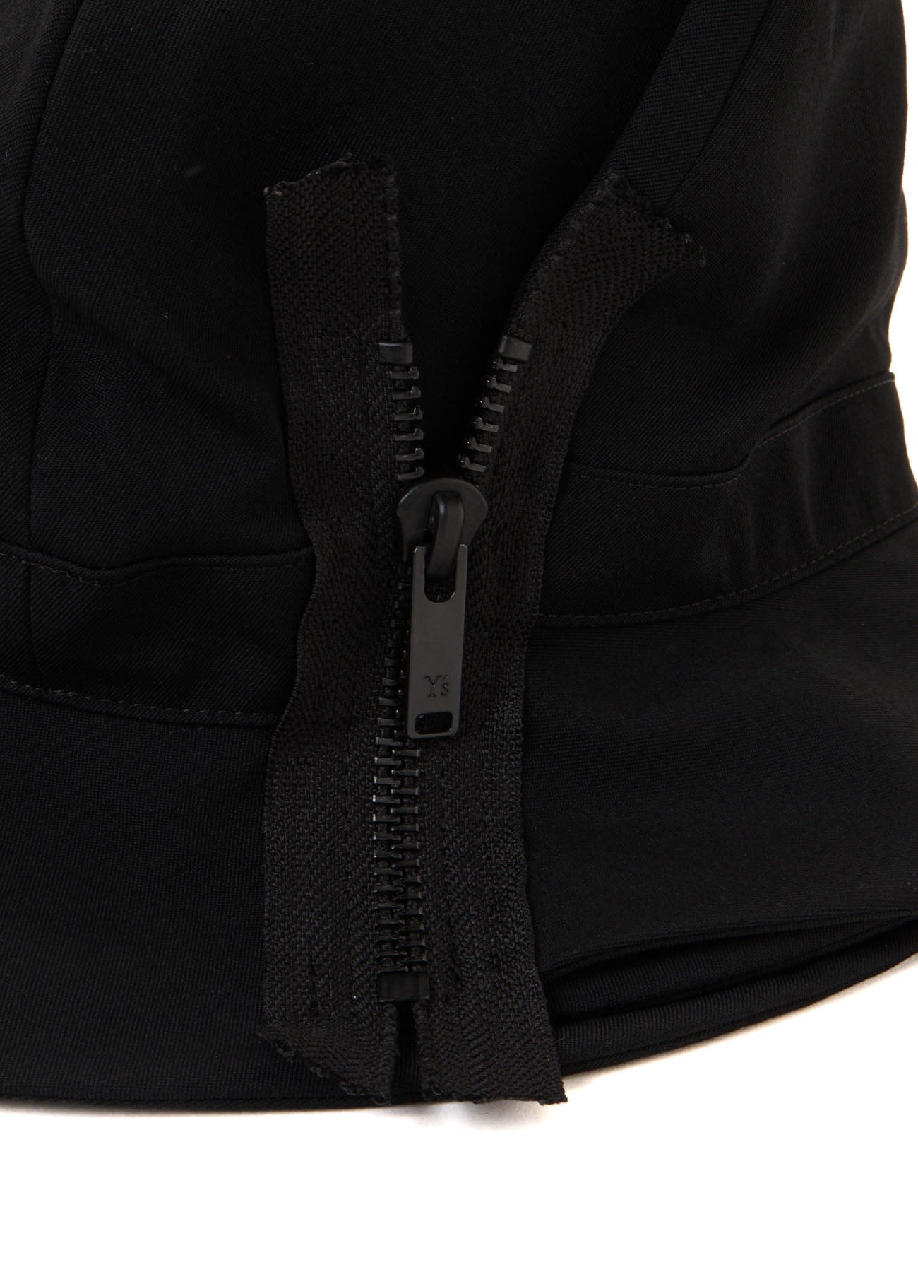 HARD TWISTED WOOL GABARDINE HAT WITH ZIP