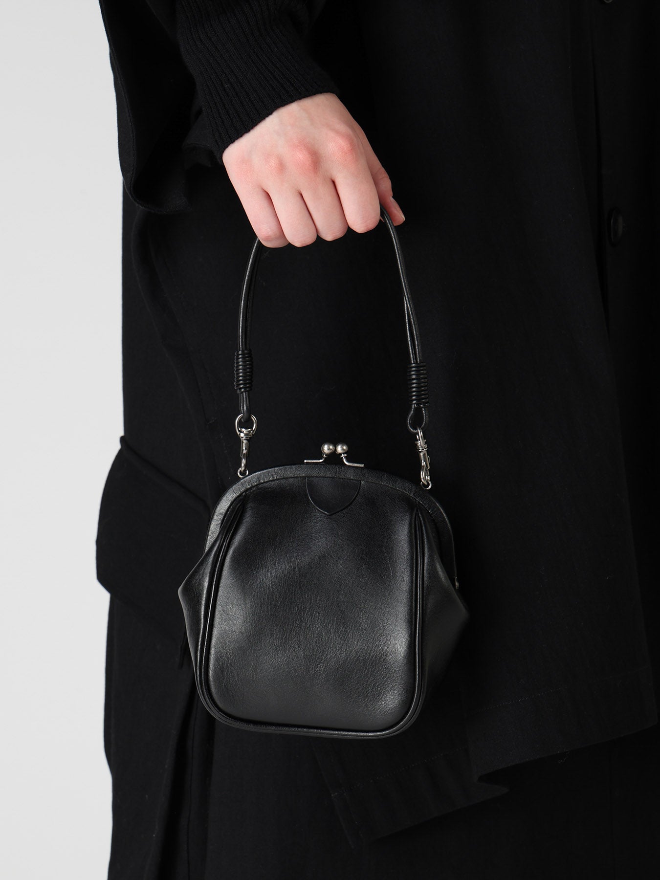 SEMI GLOSS OIL LEATHER CLASP SHOULDER BAG – THE SHOP YOHJI YAMAMOTO