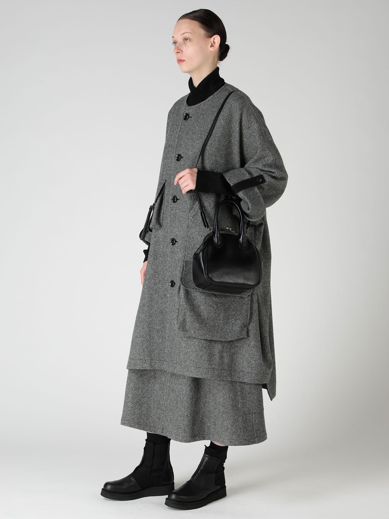 SEMI GLOSS OIL LEATHER CLASP HANDBAG – THE SHOP YOHJI YAMAMOTO