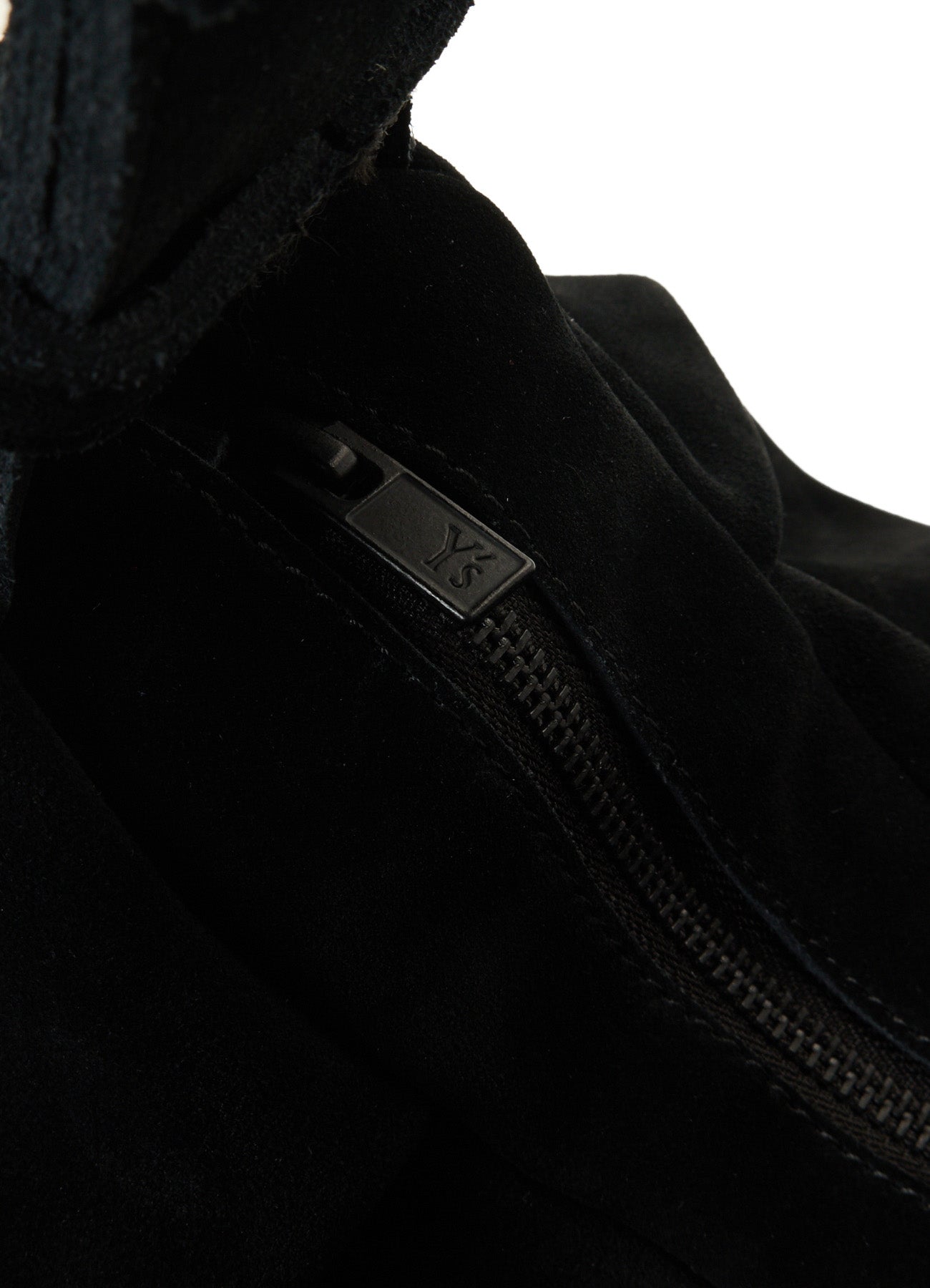 HEAVY VELOUR GYOZA-STYLE BAG