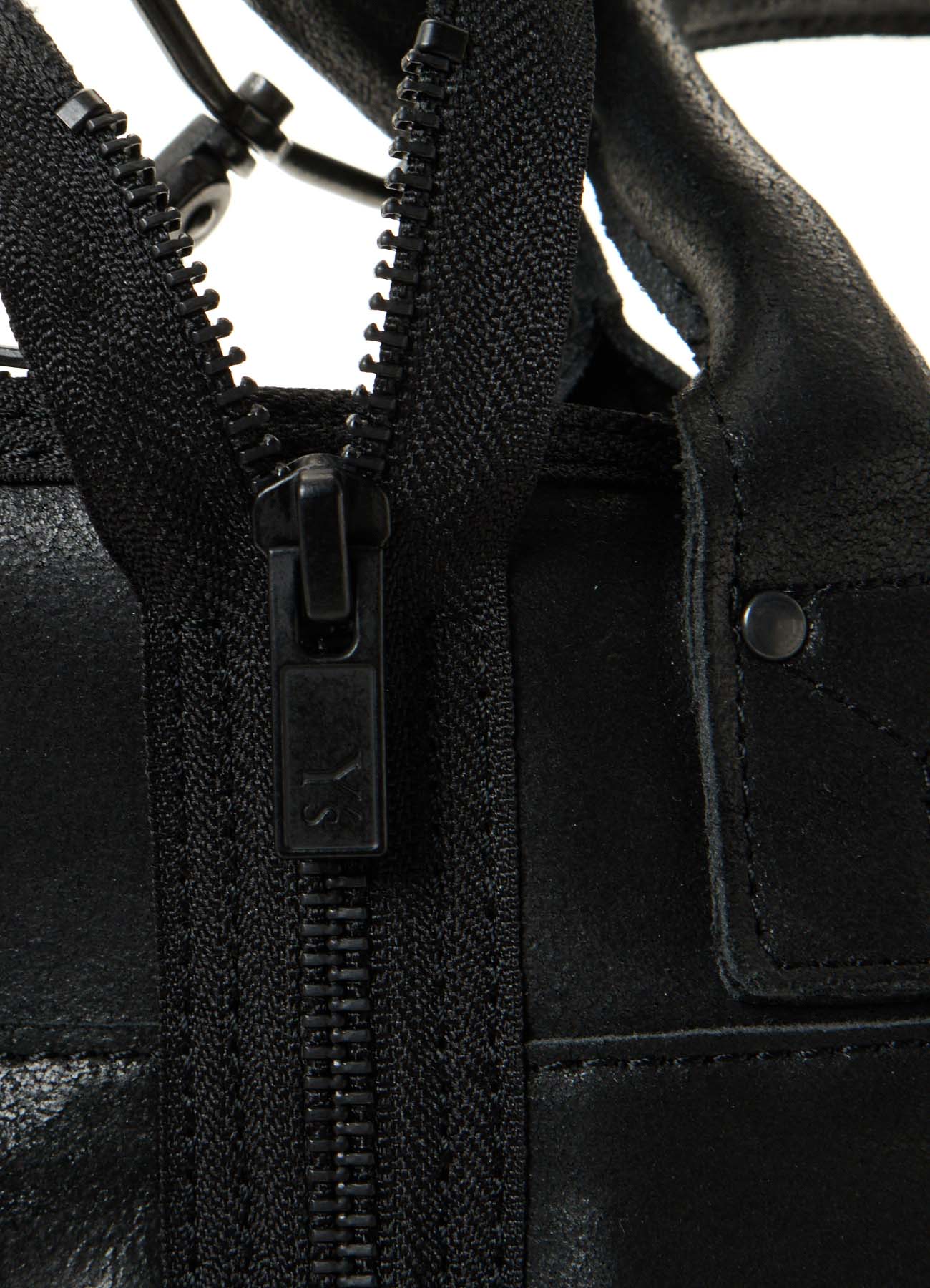 VINTAGE LEATHER ZIP HELMET BAG