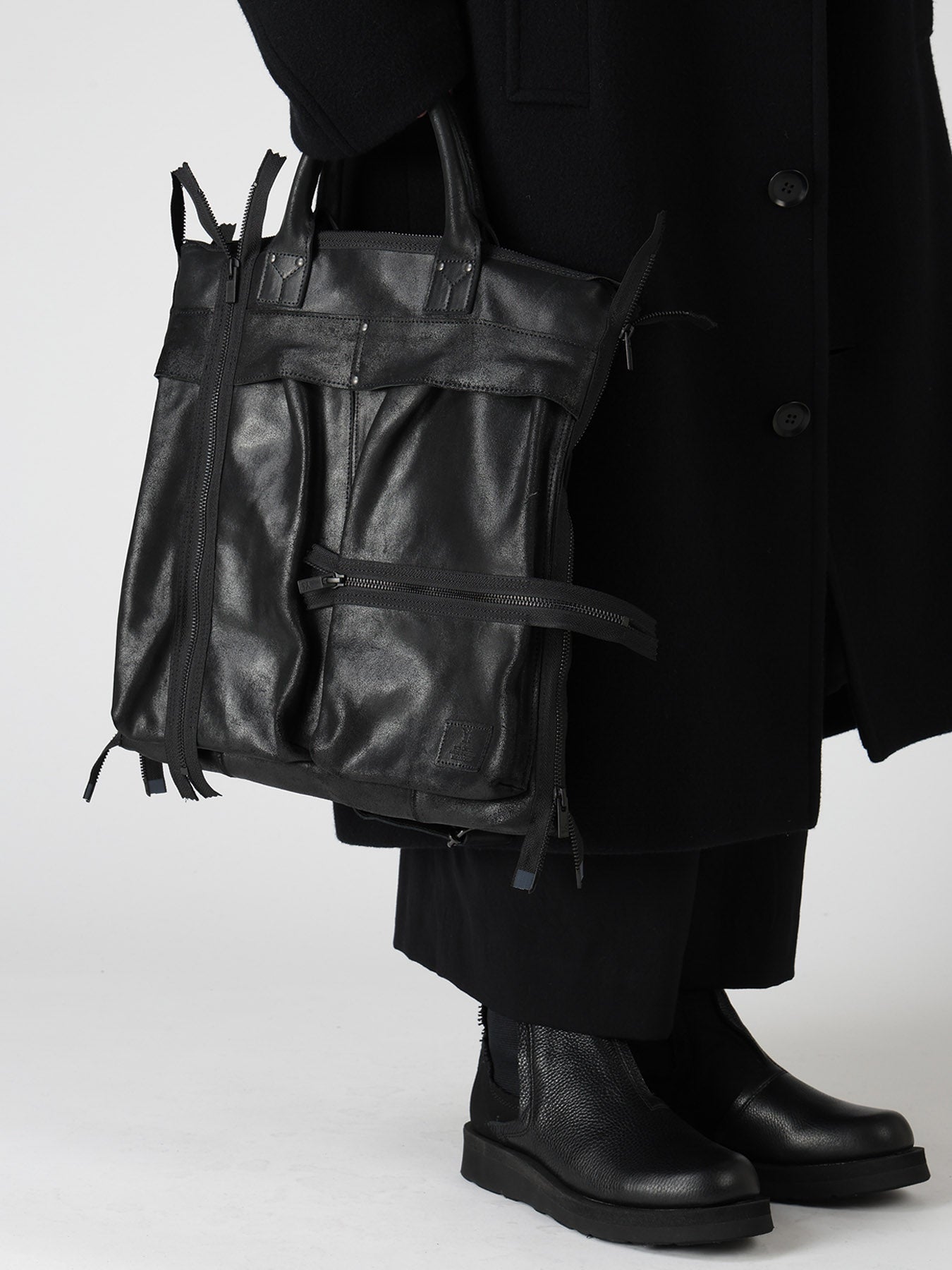 VINTAGE LEATHER ZIP HELMET BAG