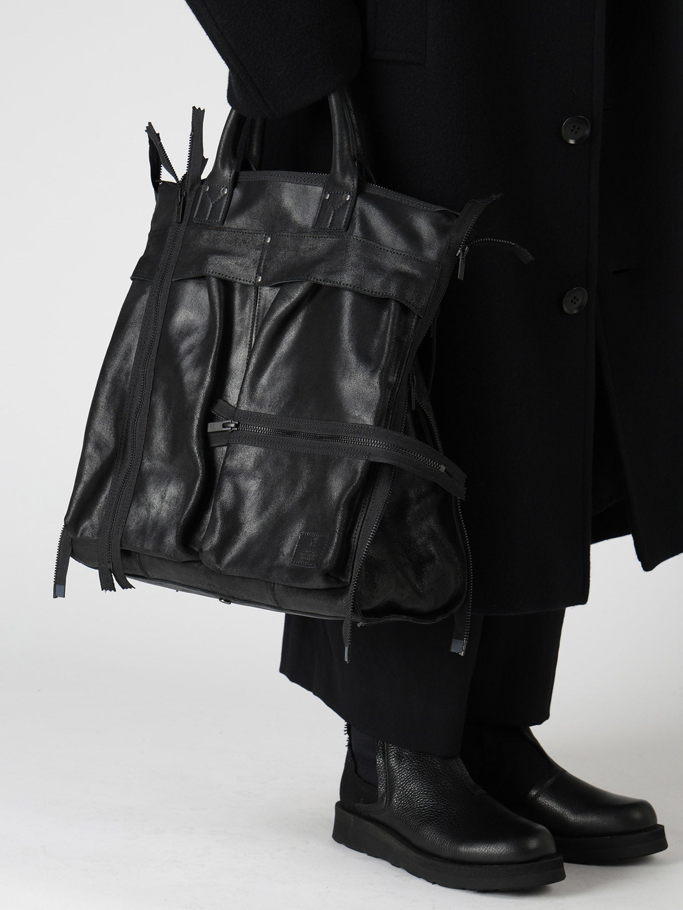 VINTAGE LEATHER ZIP HELMET BAG