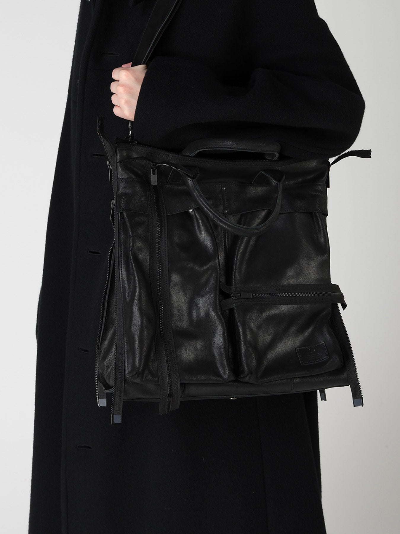 VINTAGE LEATHER ZIP HELMET BAG