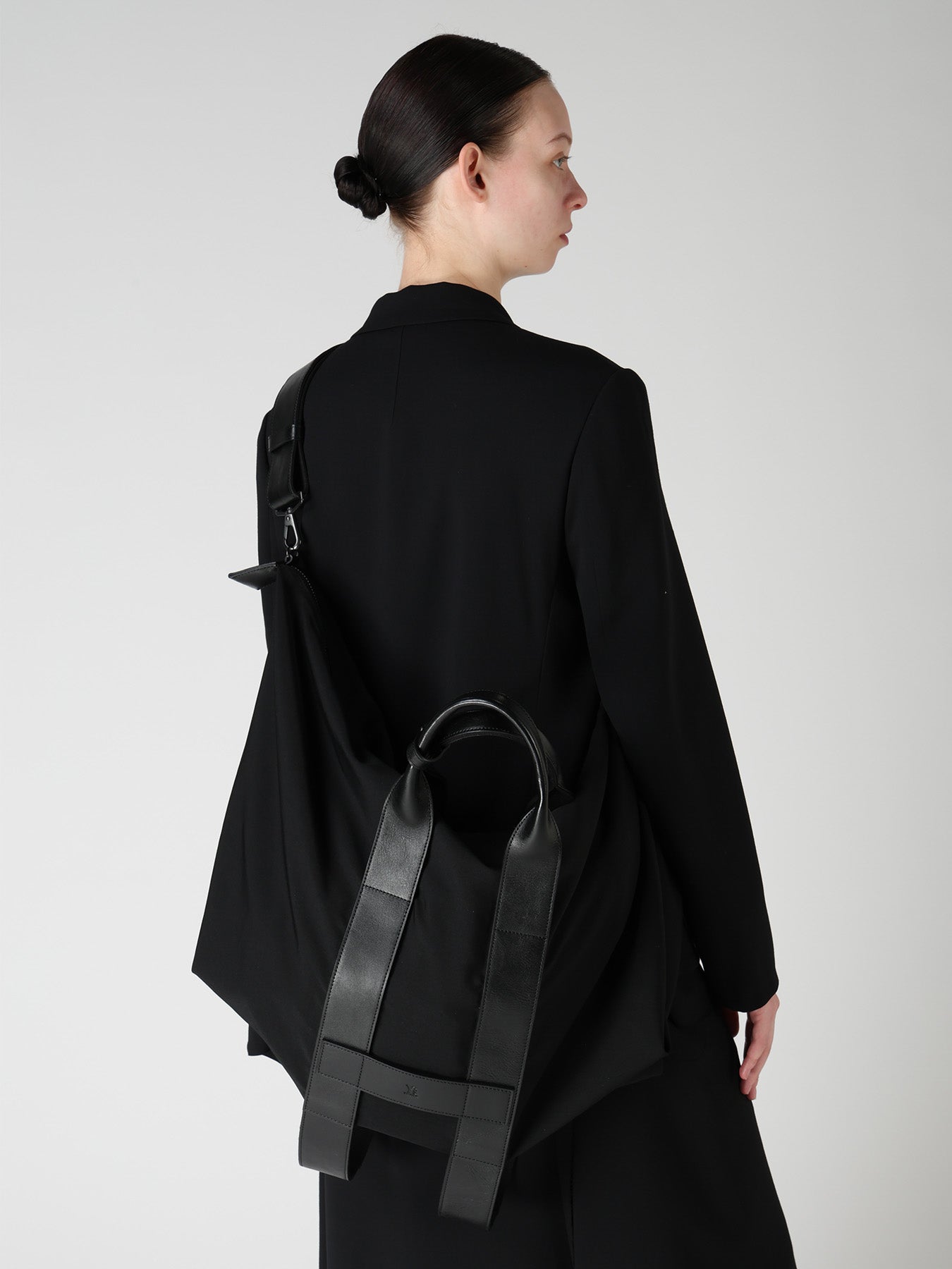HARD TWISTED WOOL GABARDINE LARGE TOTE BAG – THE SHOP YOHJI YAMAMOTO
