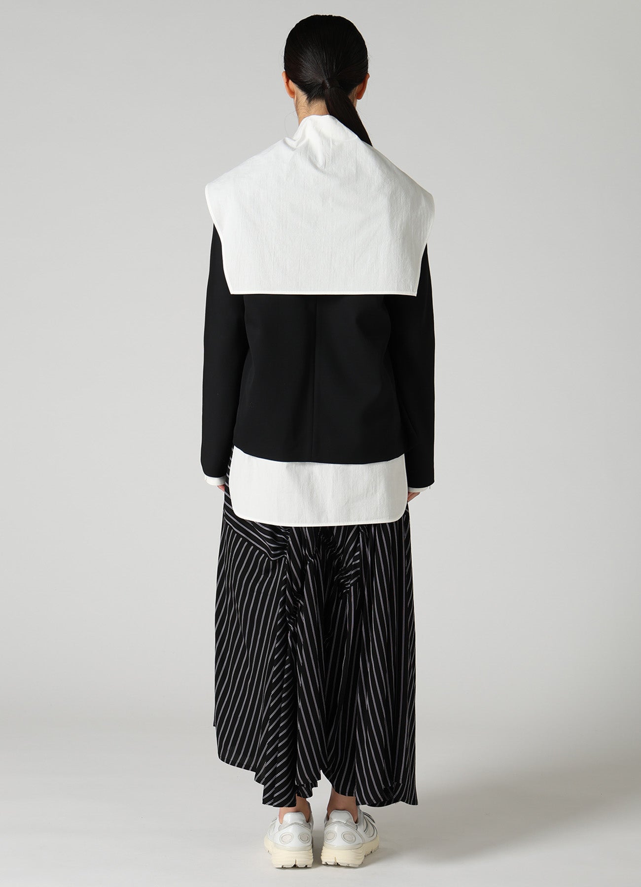 WOOL GABARDINE COLLARLESS JACKED
