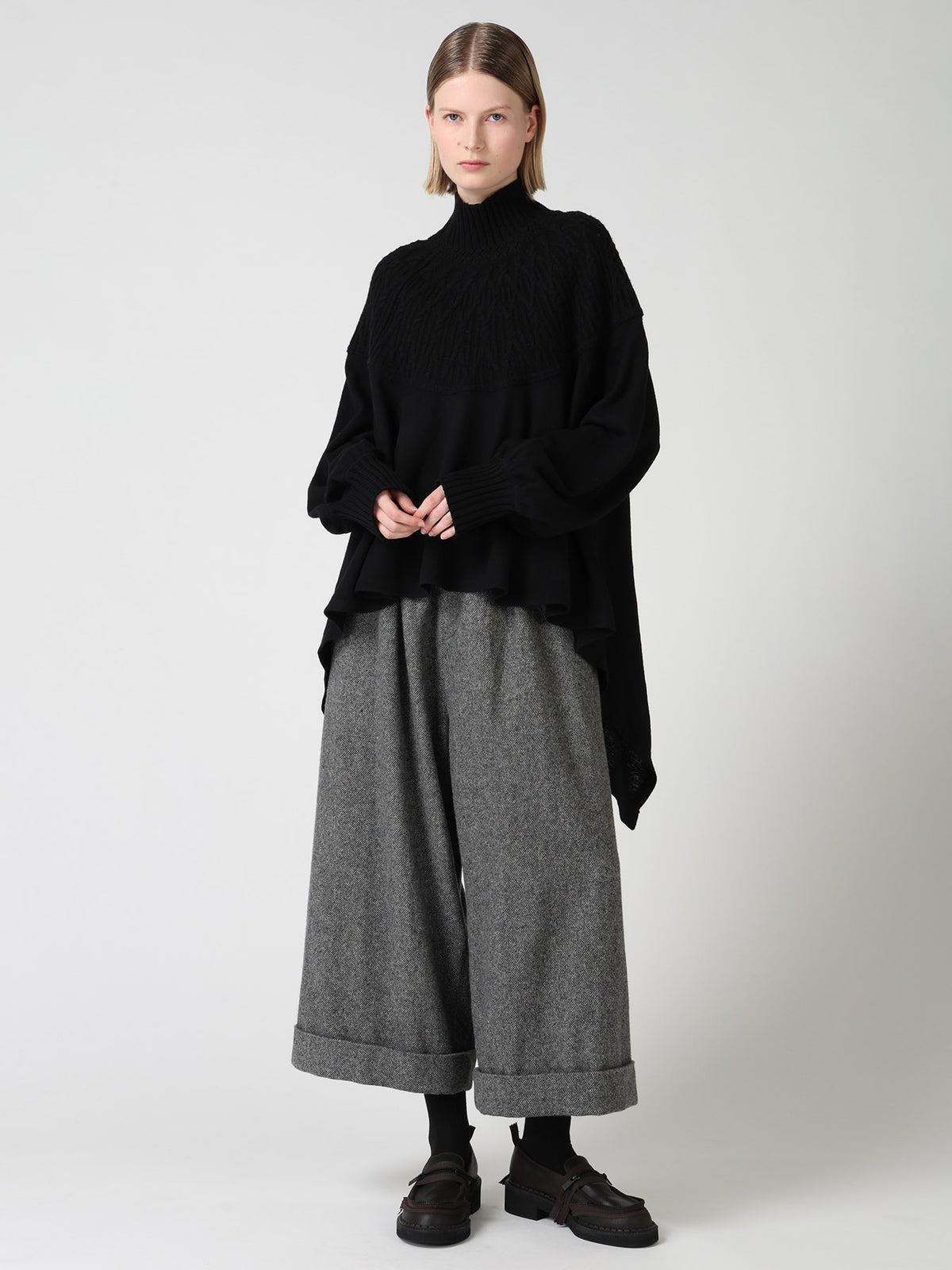ROUND YOKE HIGH NECK FLARE PULLOVER