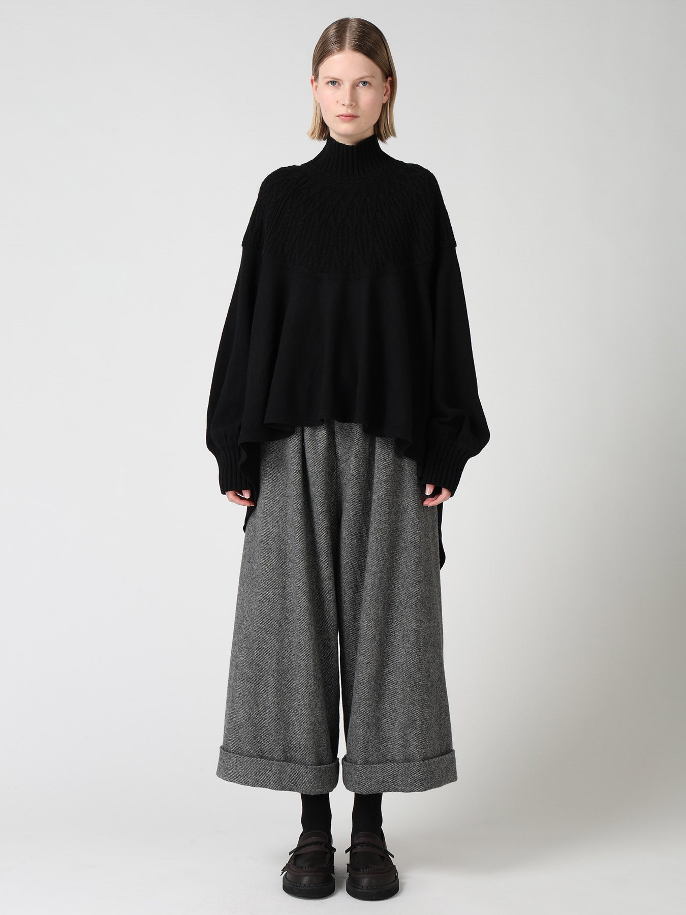 ROUND YOKE HIGH NECK FLARE PULLOVER