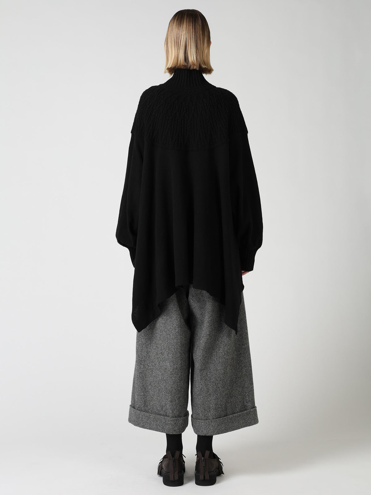 ROUND YOKE HIGH NECK FLARE PULLOVER