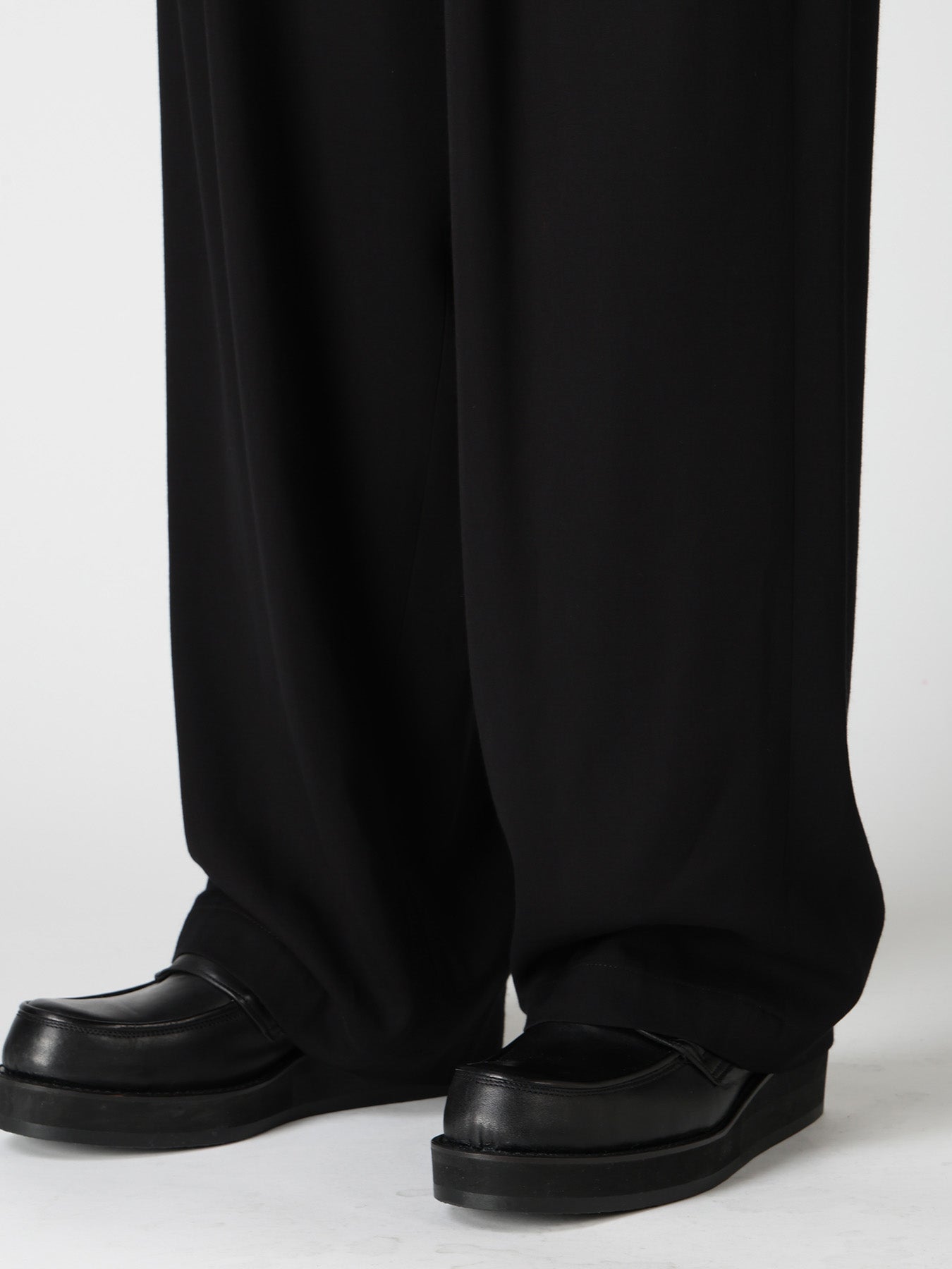 VISCOSE/TRIACETATE BLEND FRONT TUCK SIDE OPEN PANTS