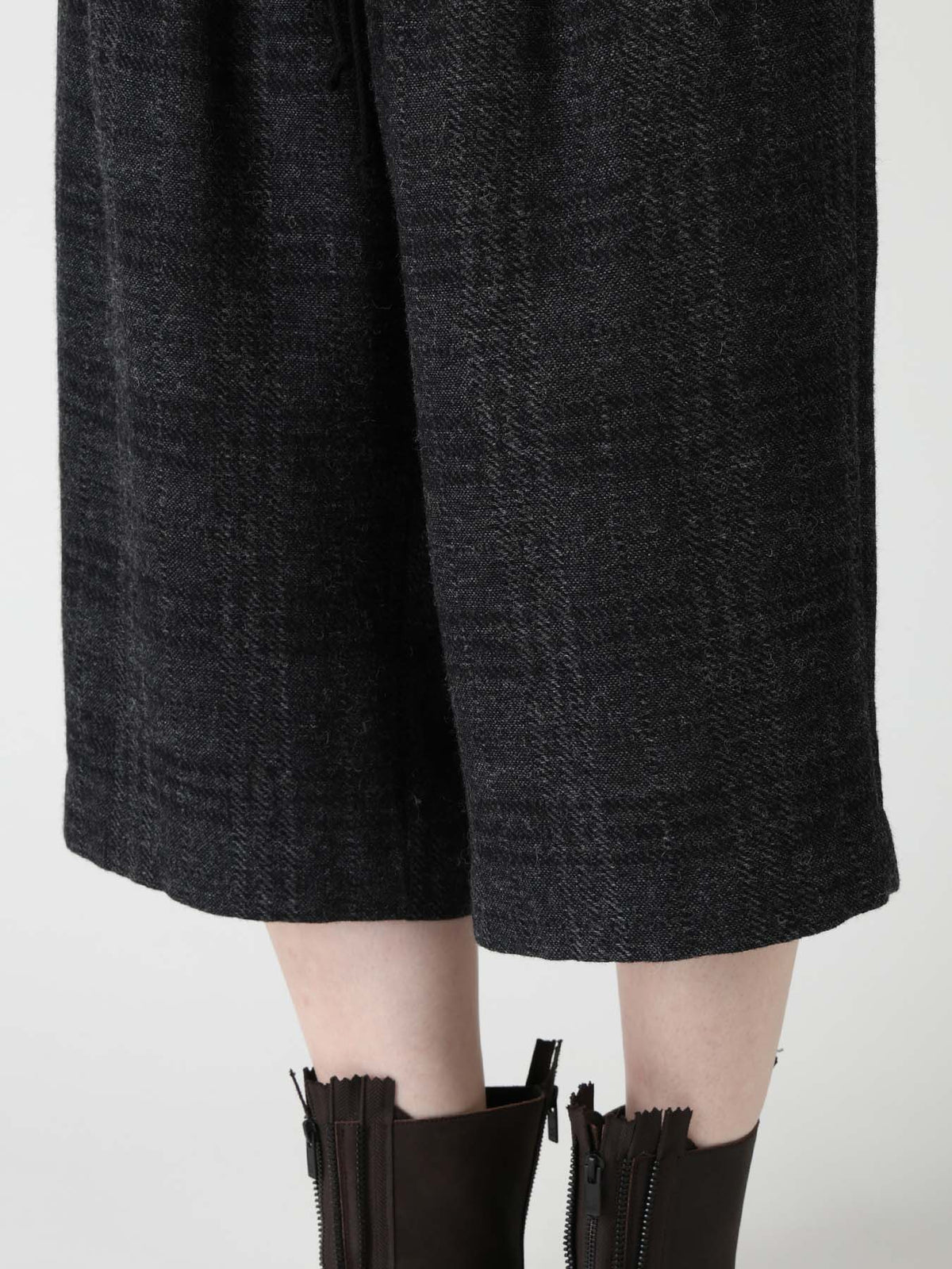 WOOL BLEND PLAID 3-TUCK HALF PANTS