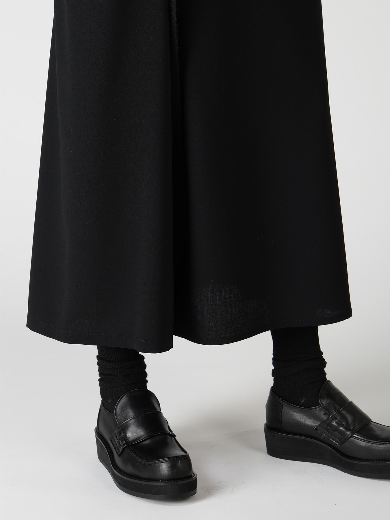 WOOL SERGE DRAPE FLARE PANTS