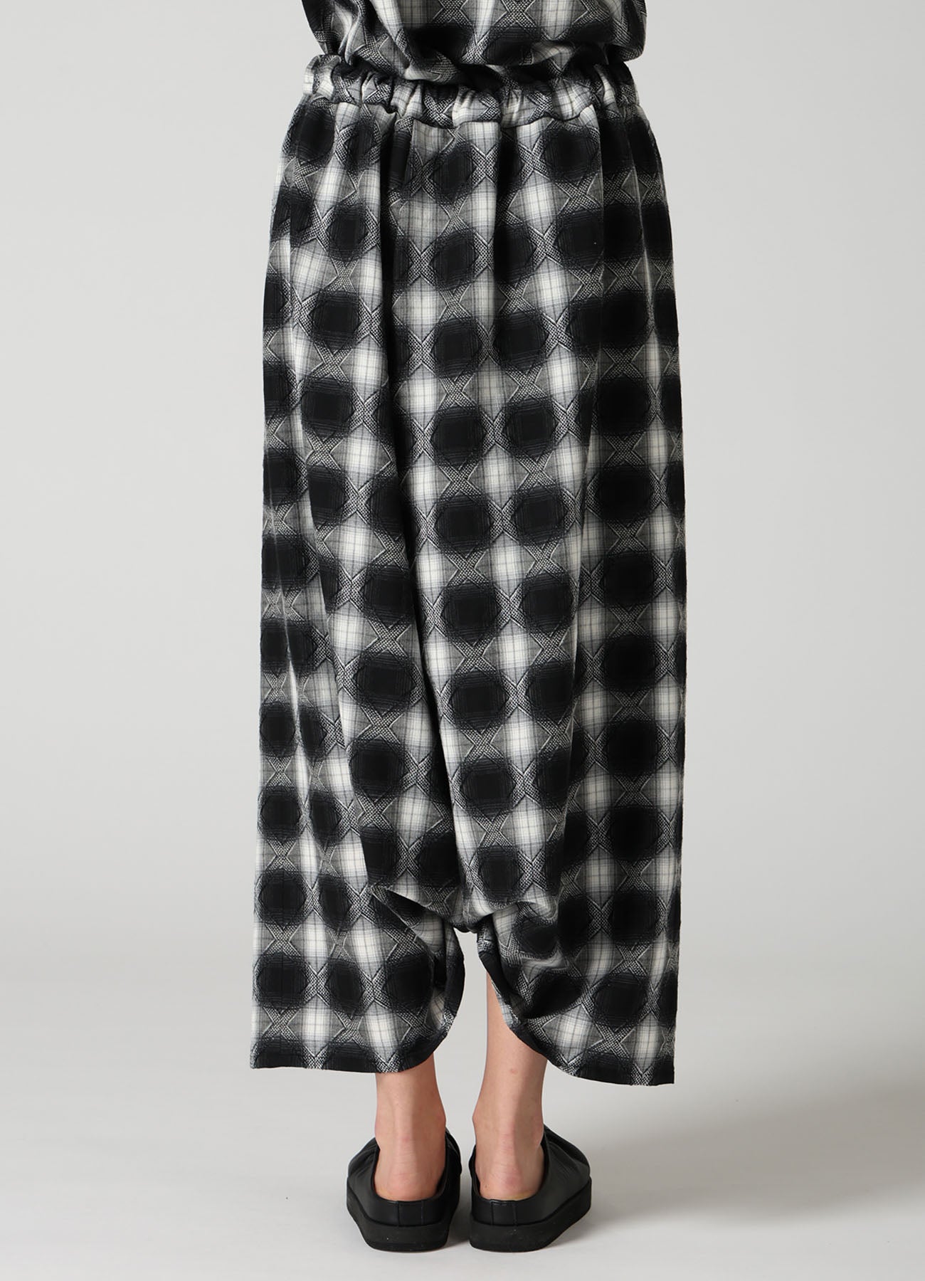 PLAID JACQUARD TUCK PANTS