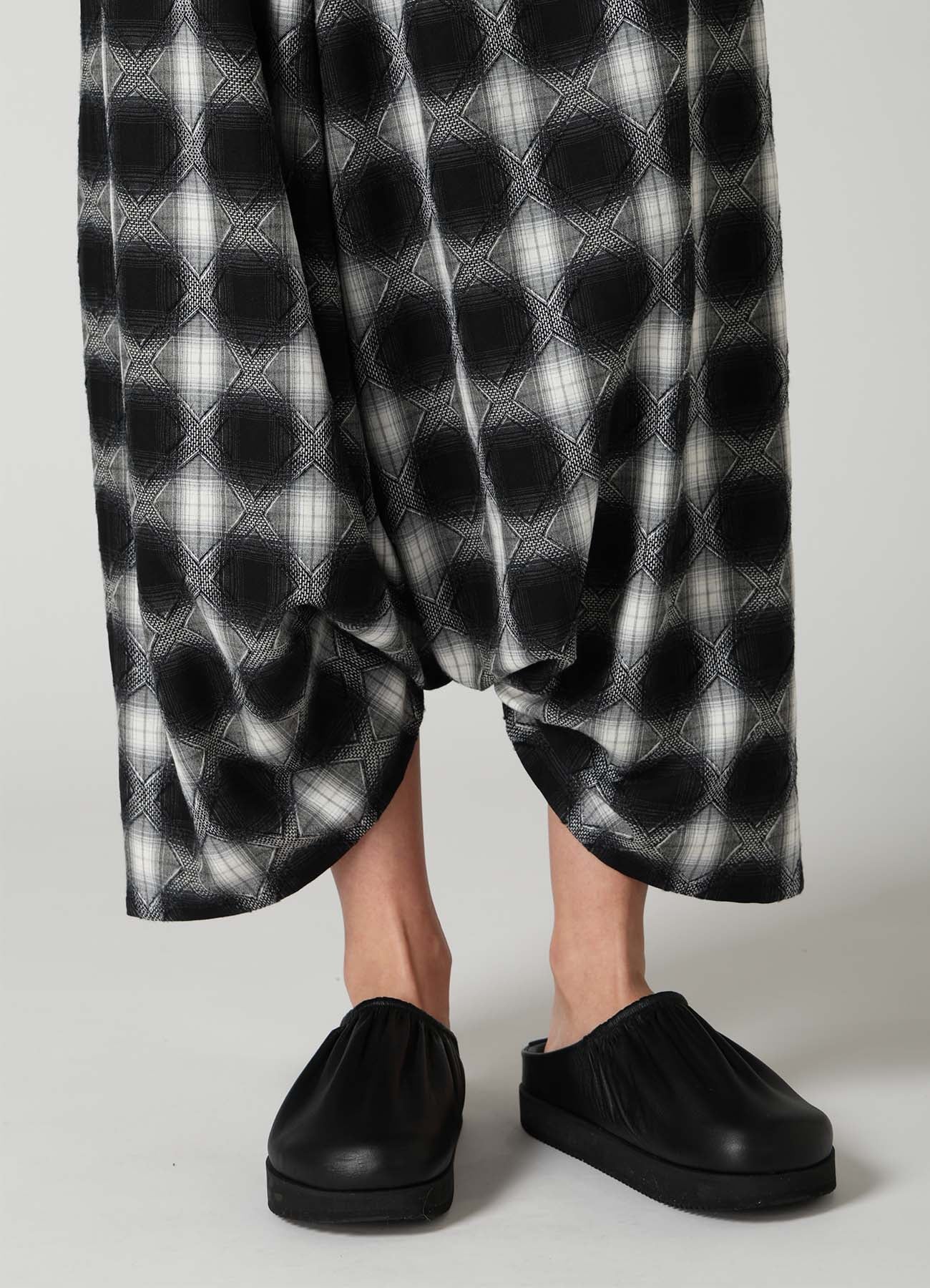 PLAID JACQUARD TUCK PANTS