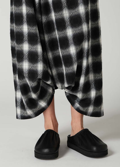 PLAID JACQUARD TUCK PANTS