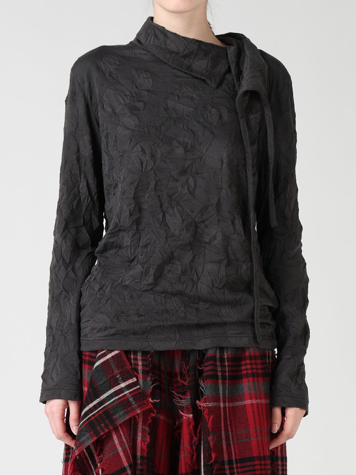 RANDOM DOT JACQUARD ASYMMETRIC HIGH NECK T-SHIRT