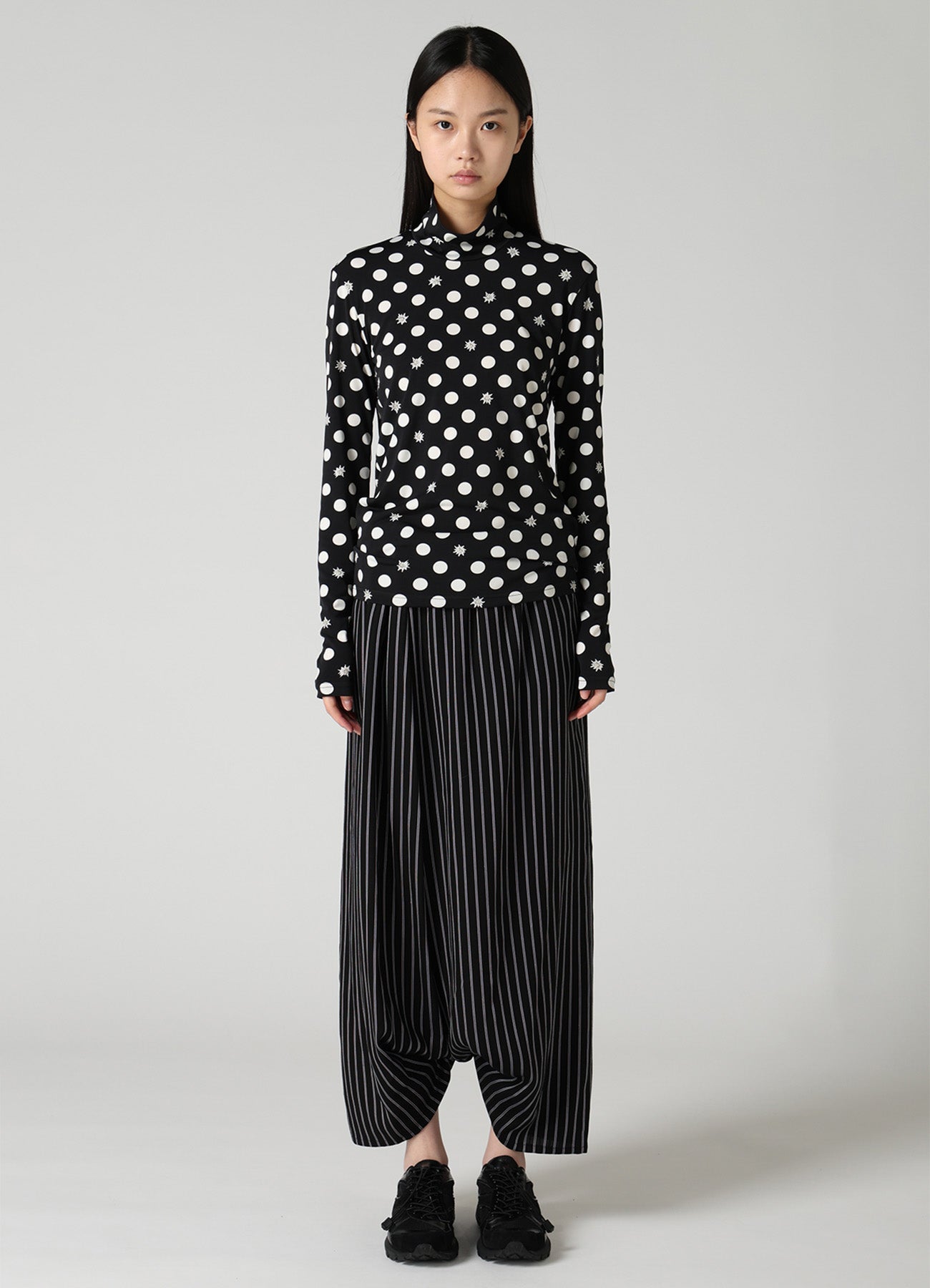 DOT FLOWER PRINT JERSEY HIGH NECK T-SHIRT