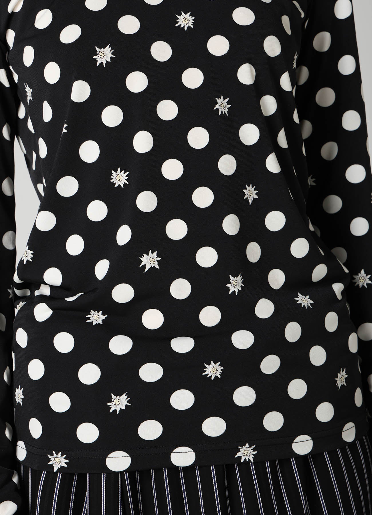 DOT FLOWER PRINT JERSEY HIGH NECK T-SHIRT