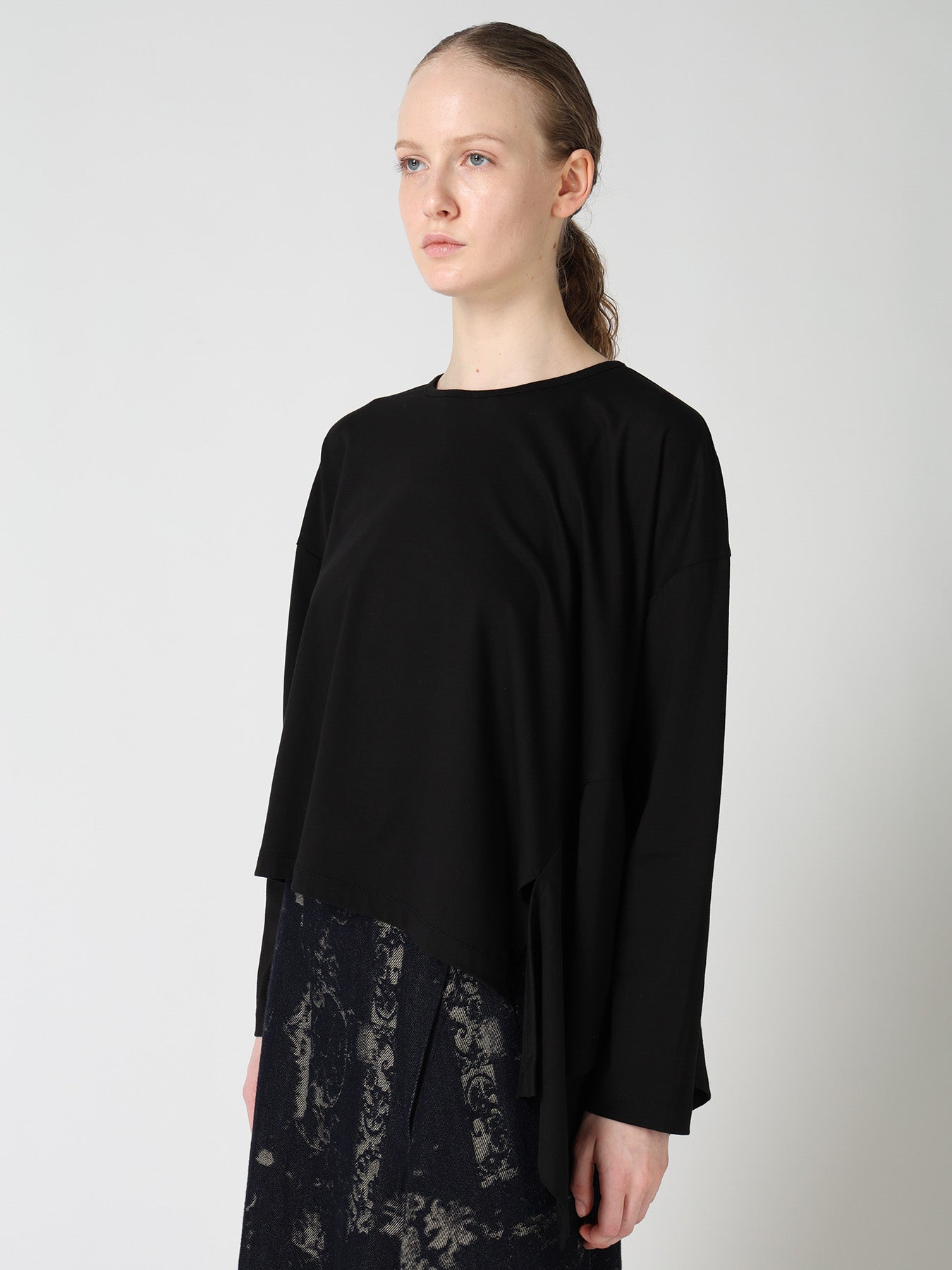 SUVIN JERSEY ASYMMETRIC ROUND NECK T-SHIRT
