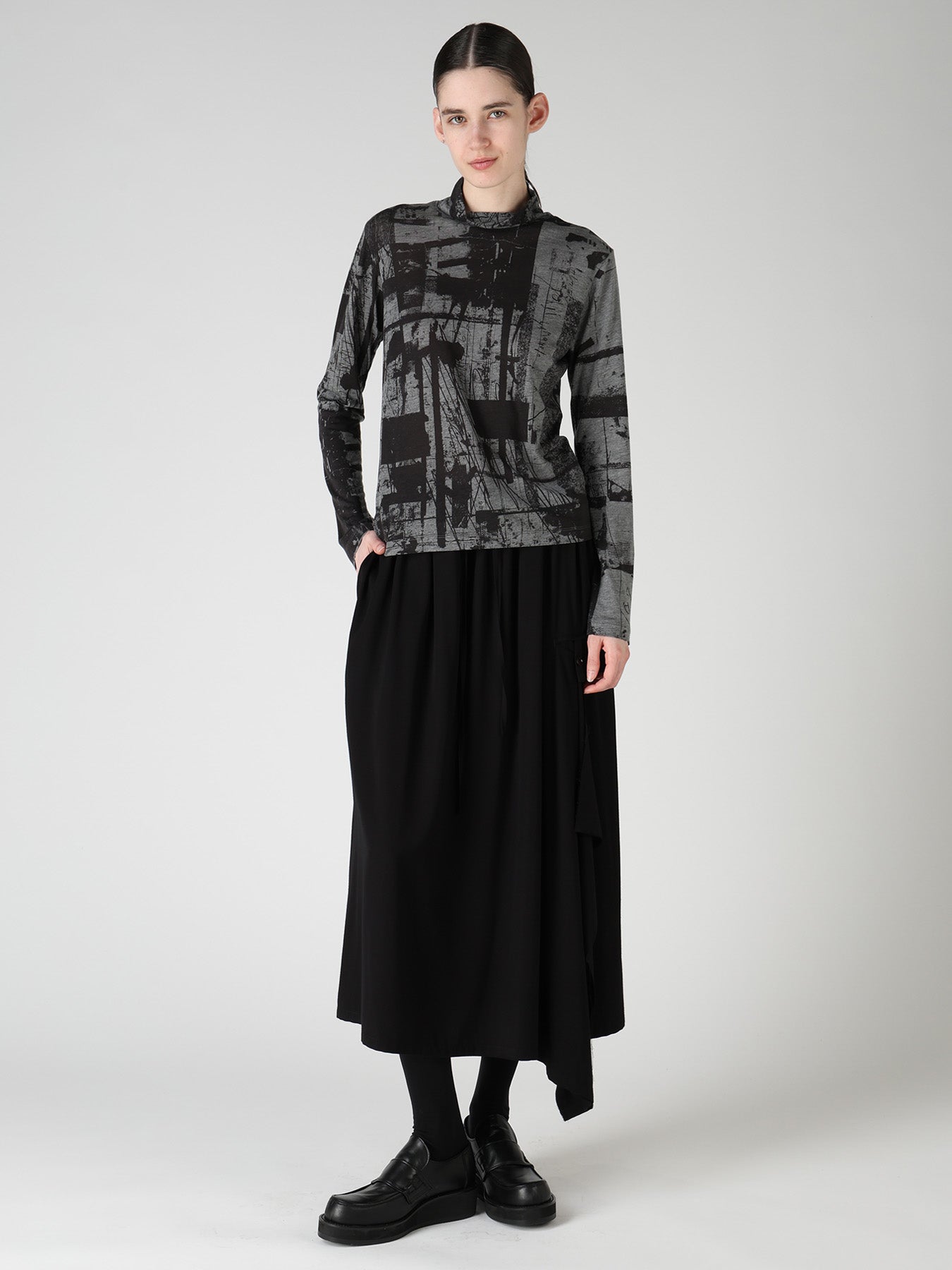 "DESOLATE CITY" JERSEY LONG SLEEVE HIGH NECK T-SHIRT
