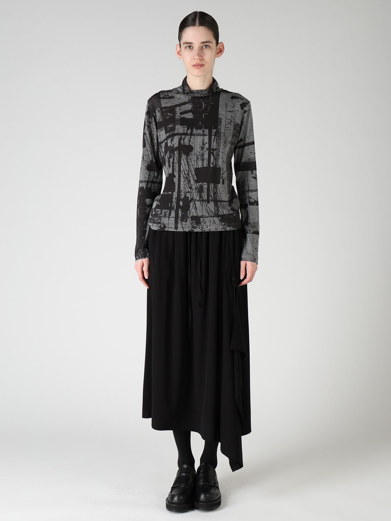 "DESOLATE CITY" JERSEY LONG SLEEVE HIGH NECK T-SHIRT